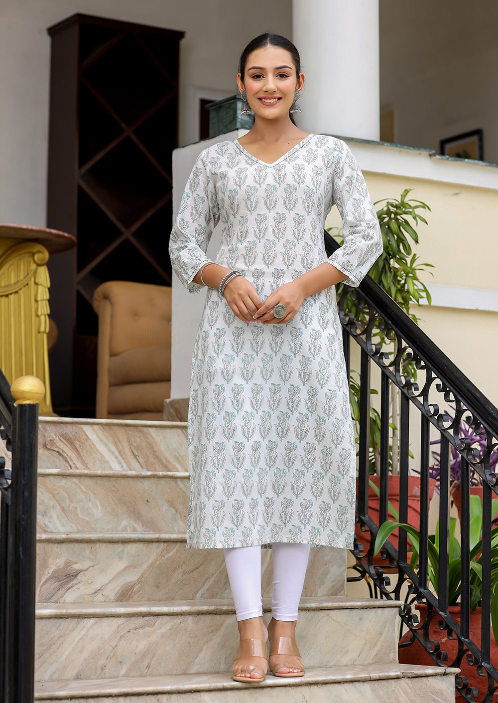 Kaajh Women's White Floral Print Cotton Casual Kurta