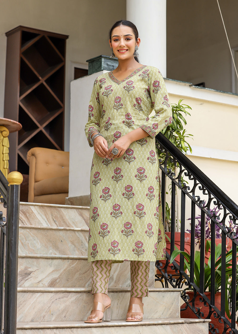 Kaajh Women's Green Floral Printed Cotton Kurta Pant Set