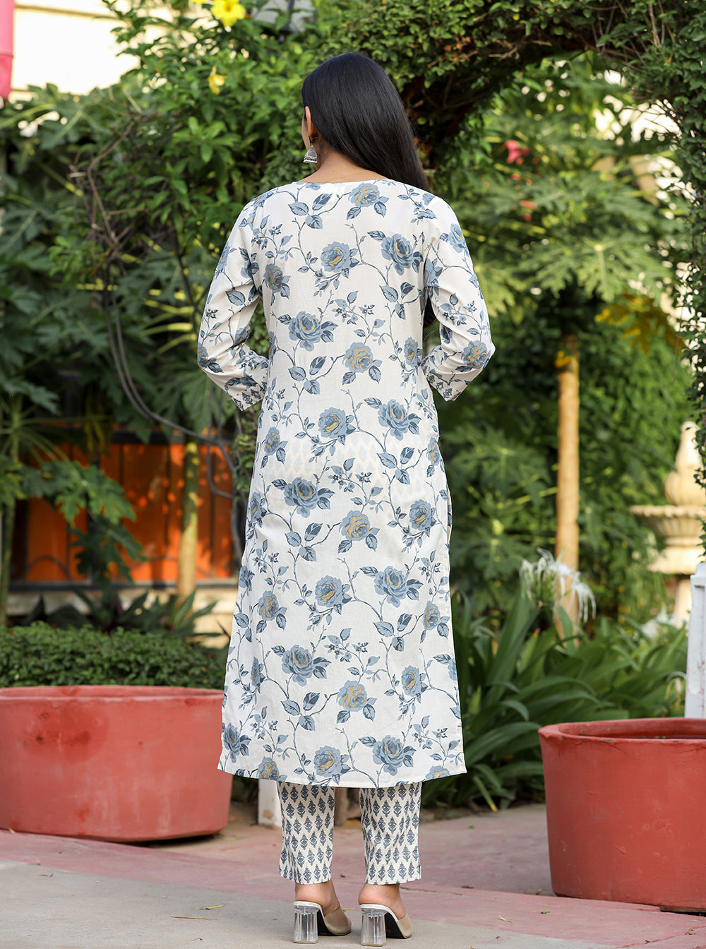 Kaajh Women's Grey Floral Print Cotton Kurta Pant Set