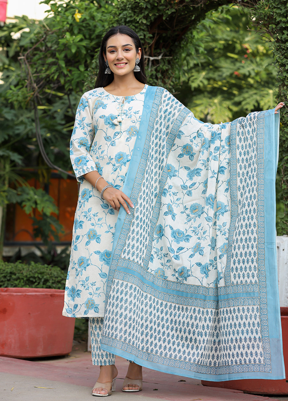 Kaajh Women's Sky Blue Floral Print Cotton Kurta Pant Set With Dupatta
