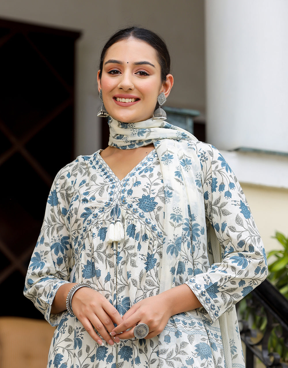 Kaajh Women's White Floral Printed Aaliya Cut Kurta Pant And Dupatta Set