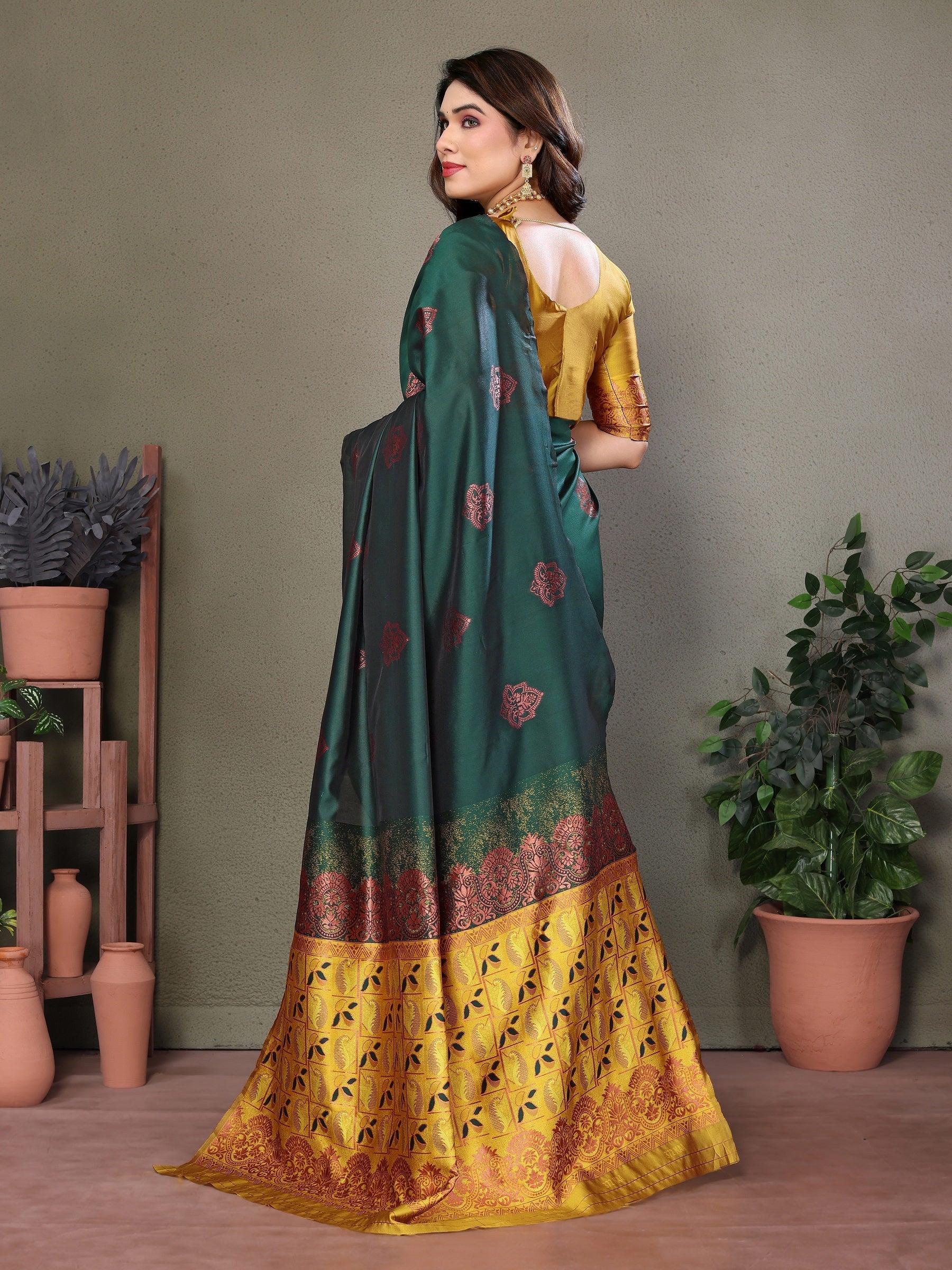 Vedant Vastram Soft Litchi Silk Kanjeevaram Saree - Green