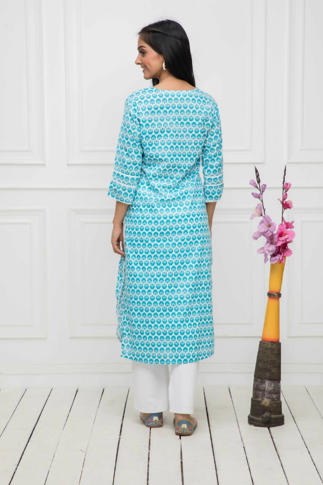 Myshka Blue Women Solid Cotton Straight Round Neck Kurtas