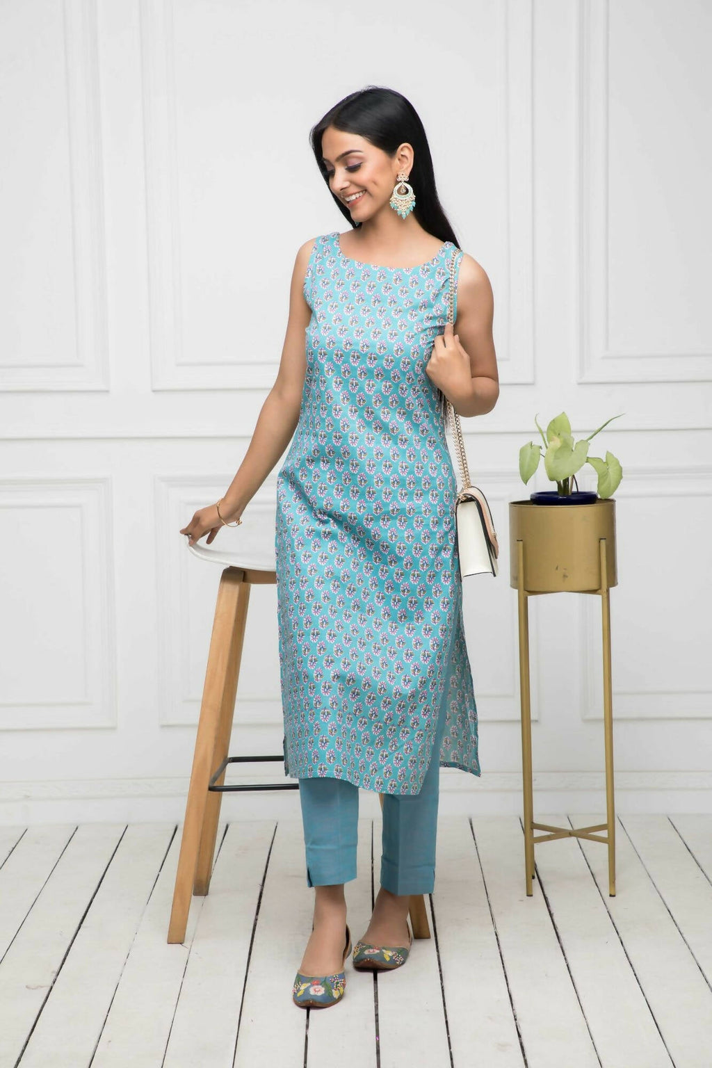 Myshka Women Blue Solid Cotton Straight Round Neck Kurtas