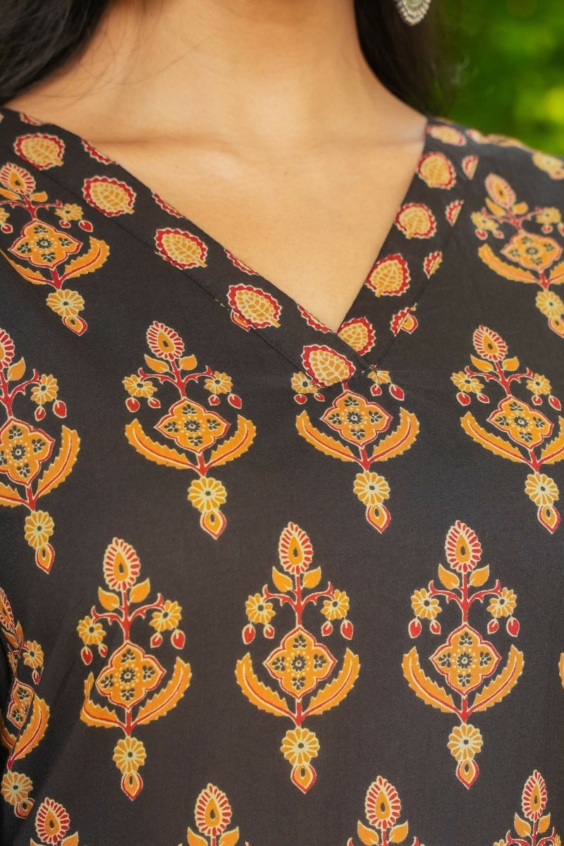 Aramya Straight Soft Cotton Floral Print Women's Kurta - Black