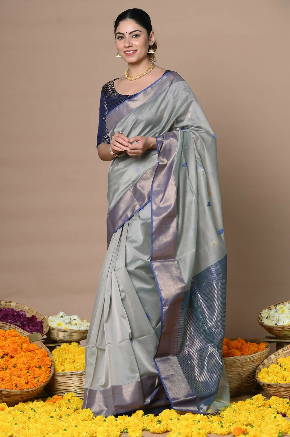 Very Much Indian Rajsi - Handloom Ari Checks Cotton Silk Saree With Golden Border - Grey