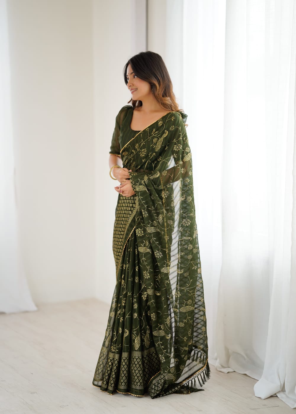 Lorenvalley Fashion Mehndi Solo Georgette Superb Finishing Foils Print & Fancy Zalar Lace in Border Saree with Blouse