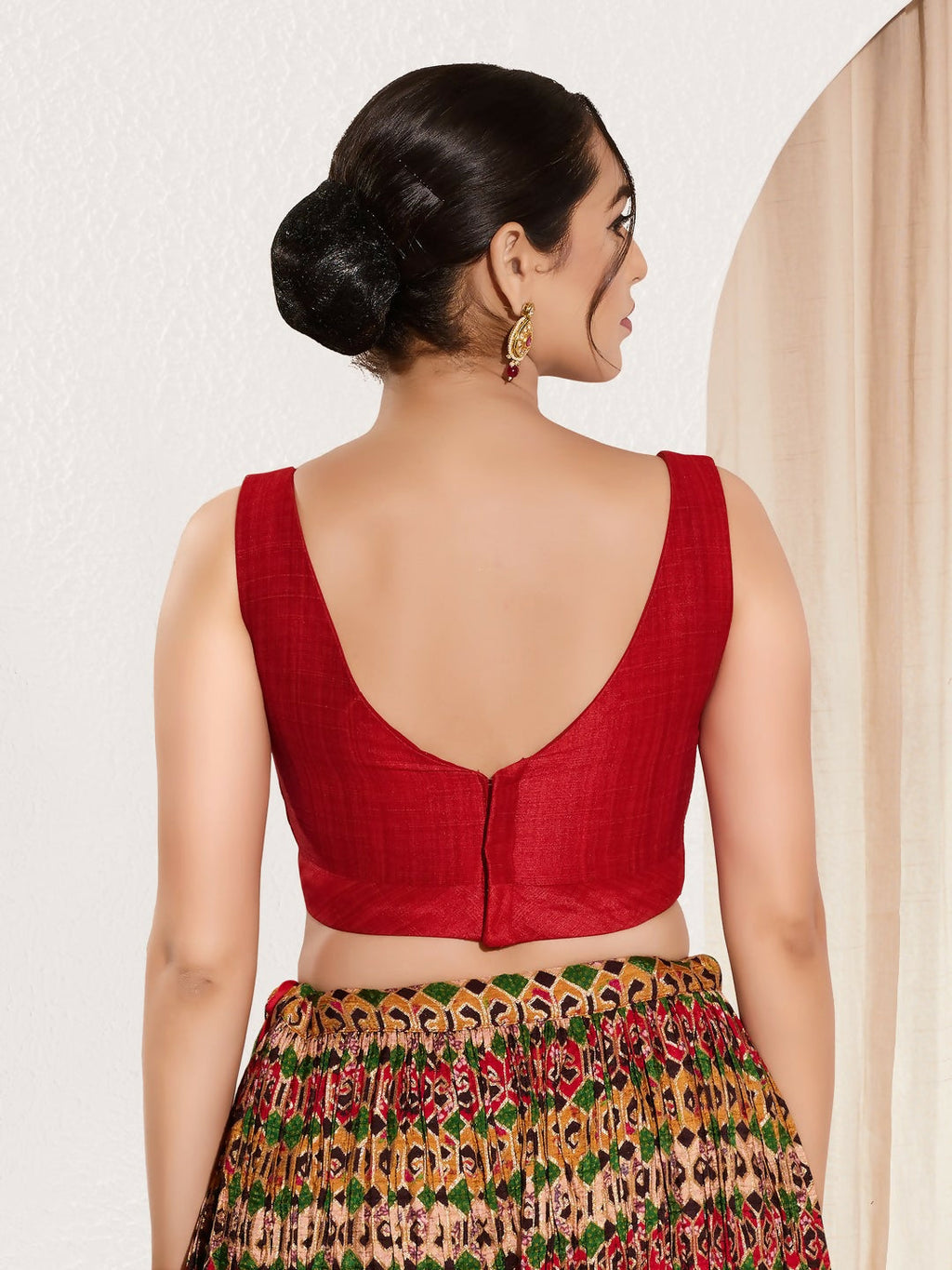 Joban Fashion Red Mulberry Silk Padded Blouse With Round Neck Sleeveless
