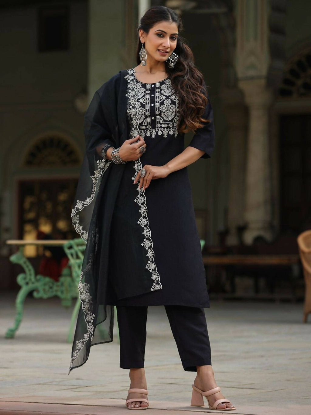 Juniper Women's Black Chinnon Solid Embroidered Kurta Set