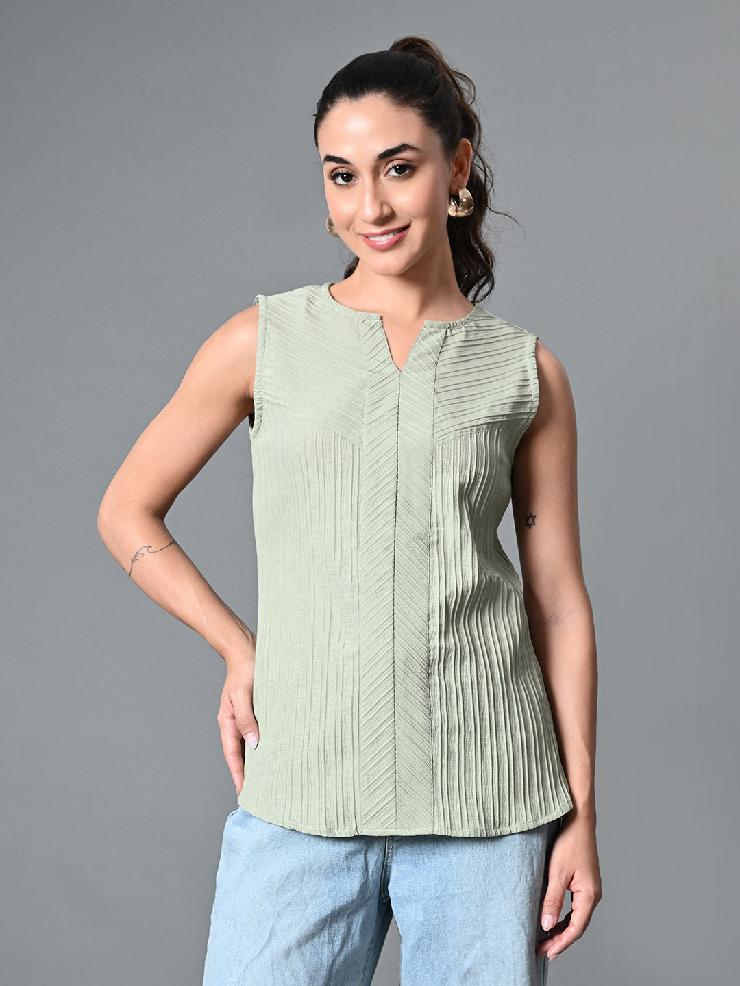 Myshka Women's Keyhole Neck Sleeveless Top in Olive Color