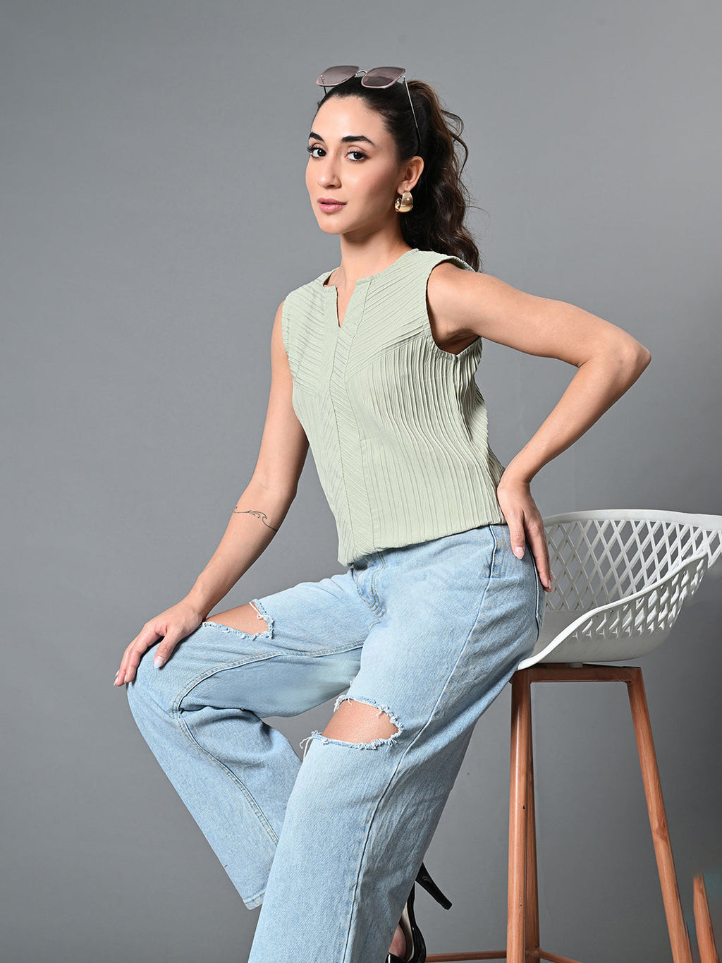 Myshka Women's Keyhole Neck Sleeveless Top in Olive Color
