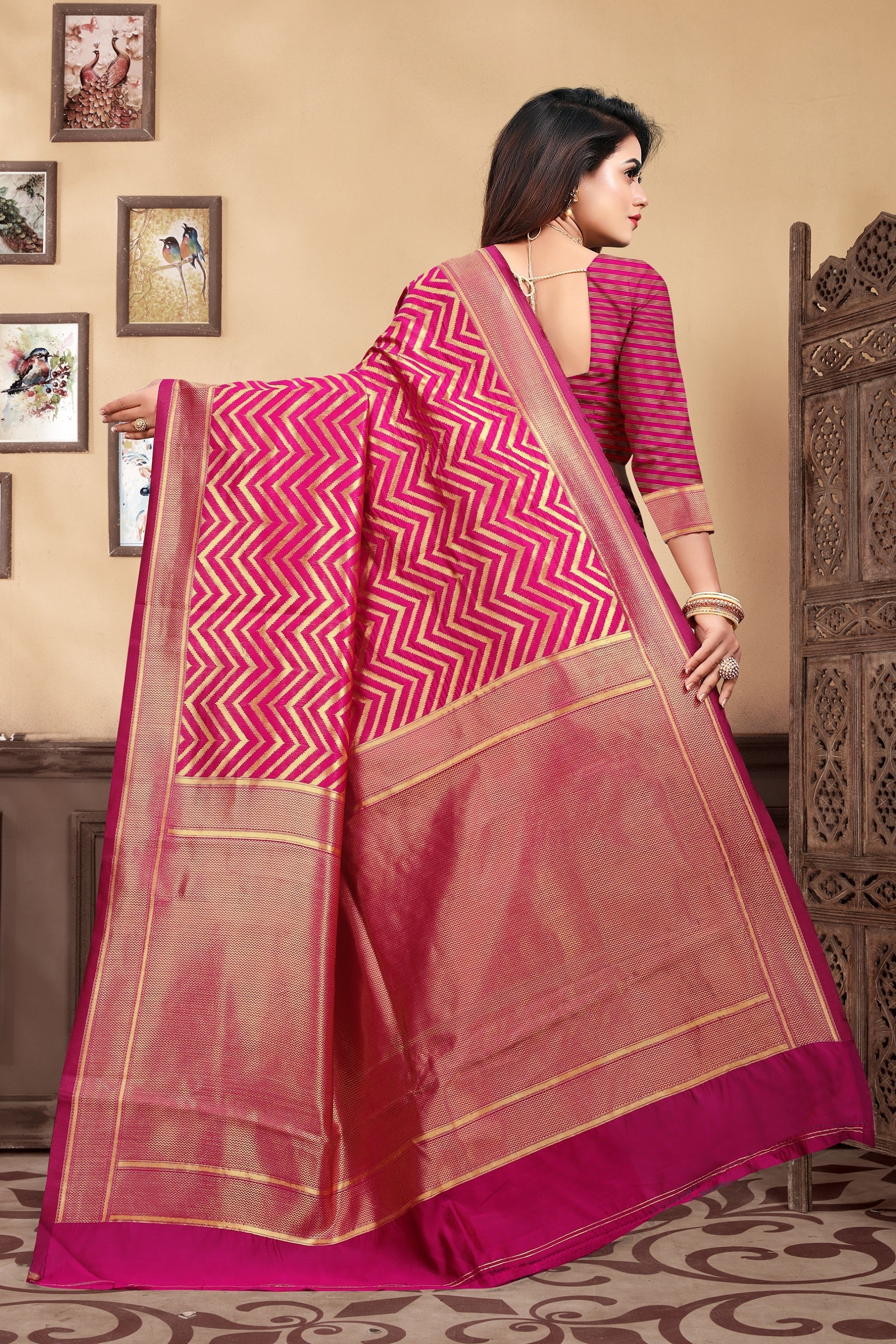 Vedant Vastram Litchi Silk Designer Banarasi Saree - Magenta