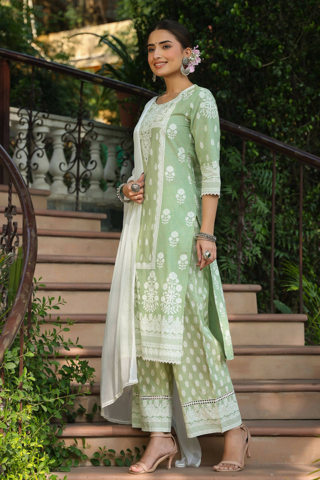 Juniper Women's Green Cambric Printed Straight Kurta Sets