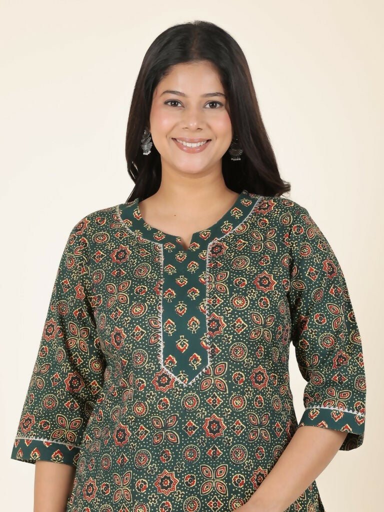 Aramya Green Soft Cotton Floral Print Straight Kurta Set for Women