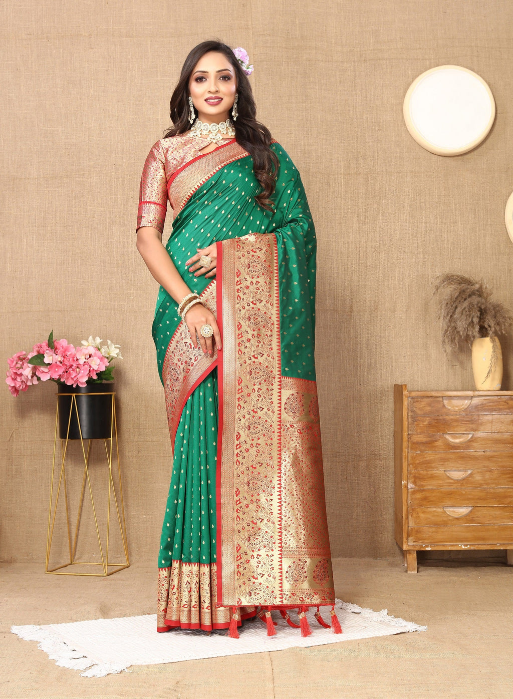 Vedant Vastram Green Color Kanjeevaram Silk Saree - Green