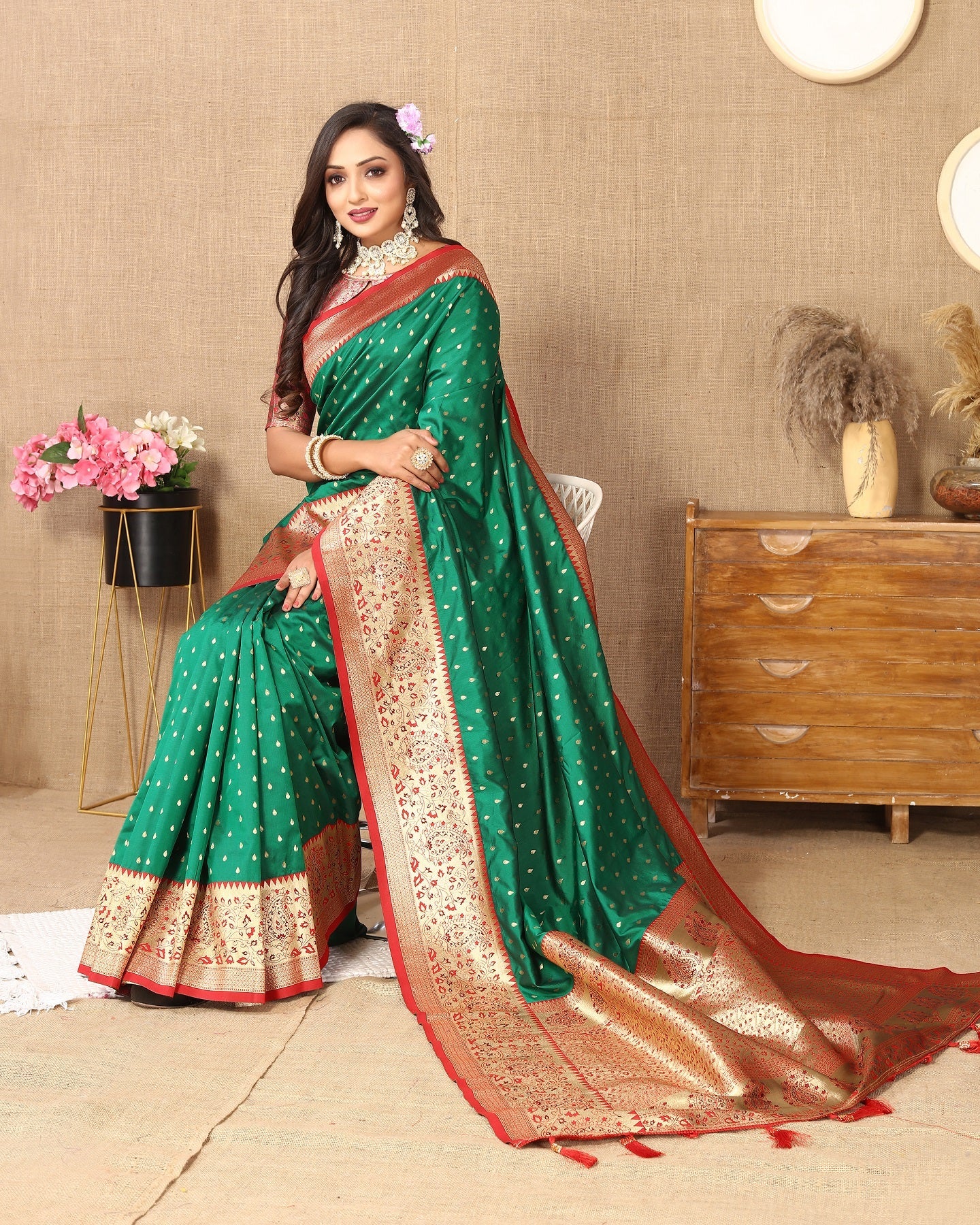Vedant Vastram Green Color Kanjeevaram Silk Saree - Green