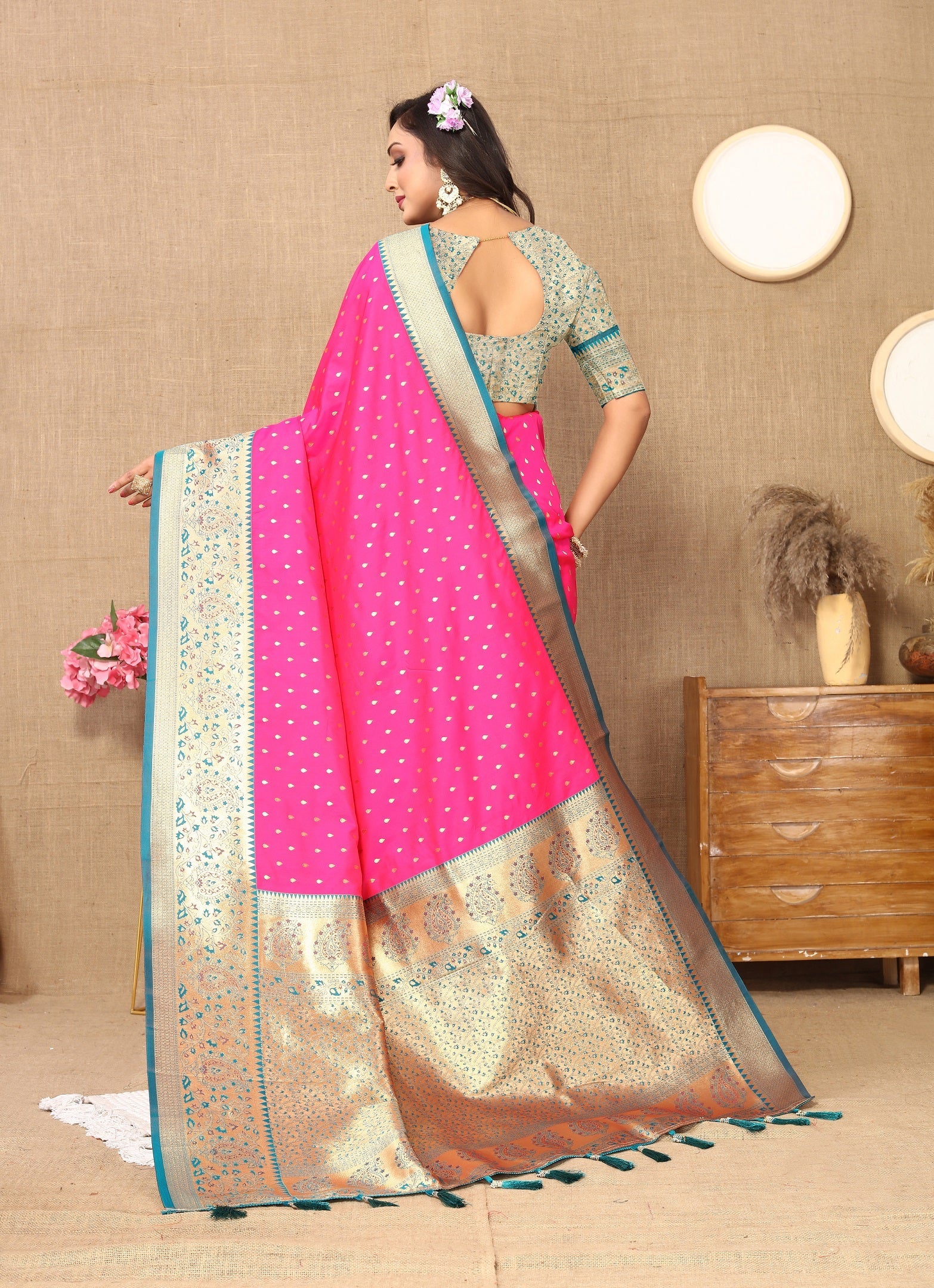 Vedant Vastram Pink Color Kanjeevaram Silk Saree - Pink