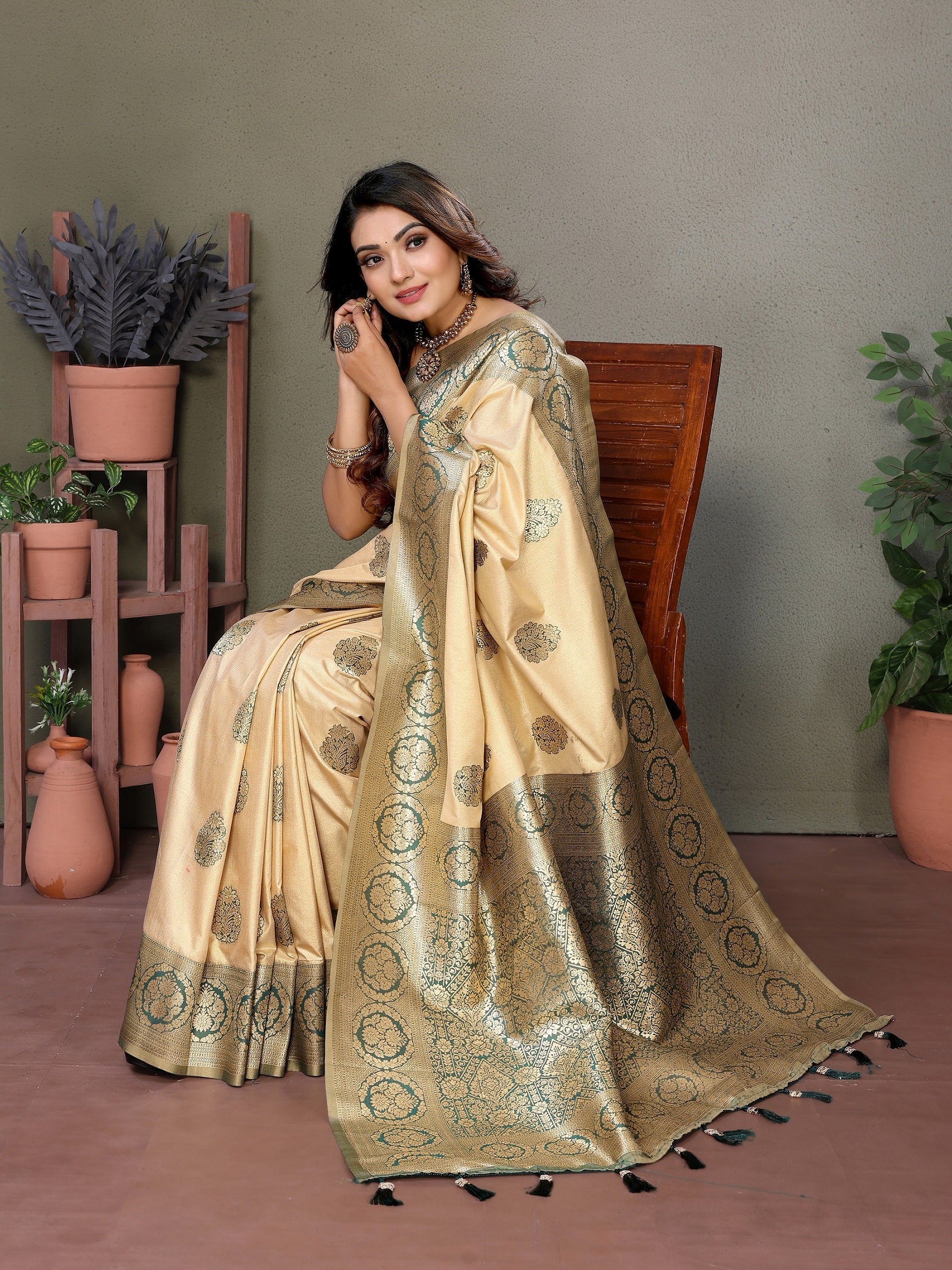 Vedant Vastram Viscose Silk Kanjeevaram Silk Saree - Green