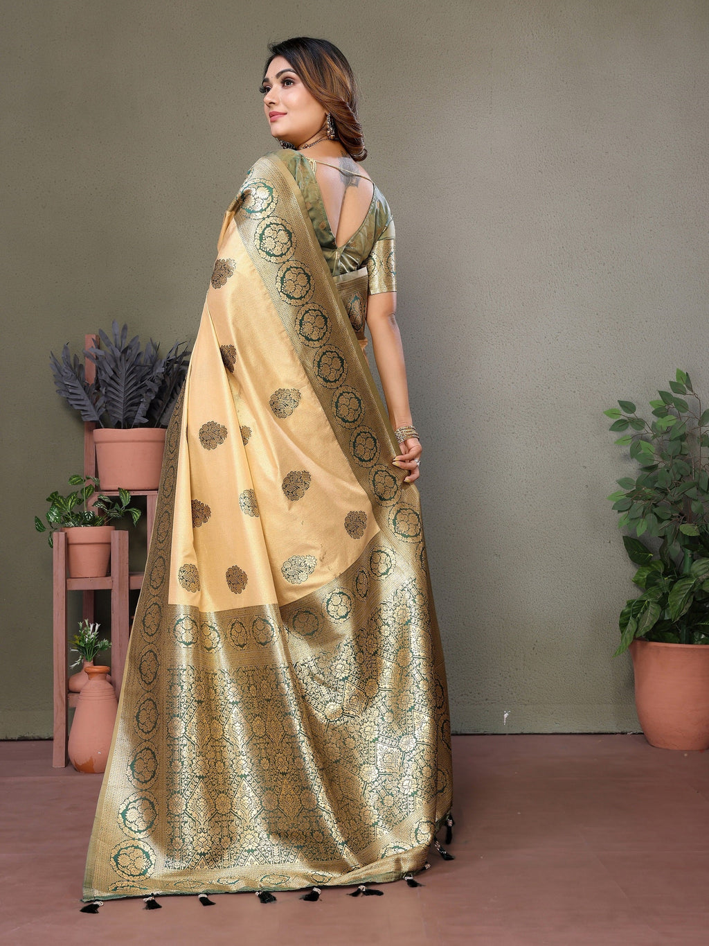 Vedant Vastram Viscose Silk Kanjeevaram Silk Saree - Green