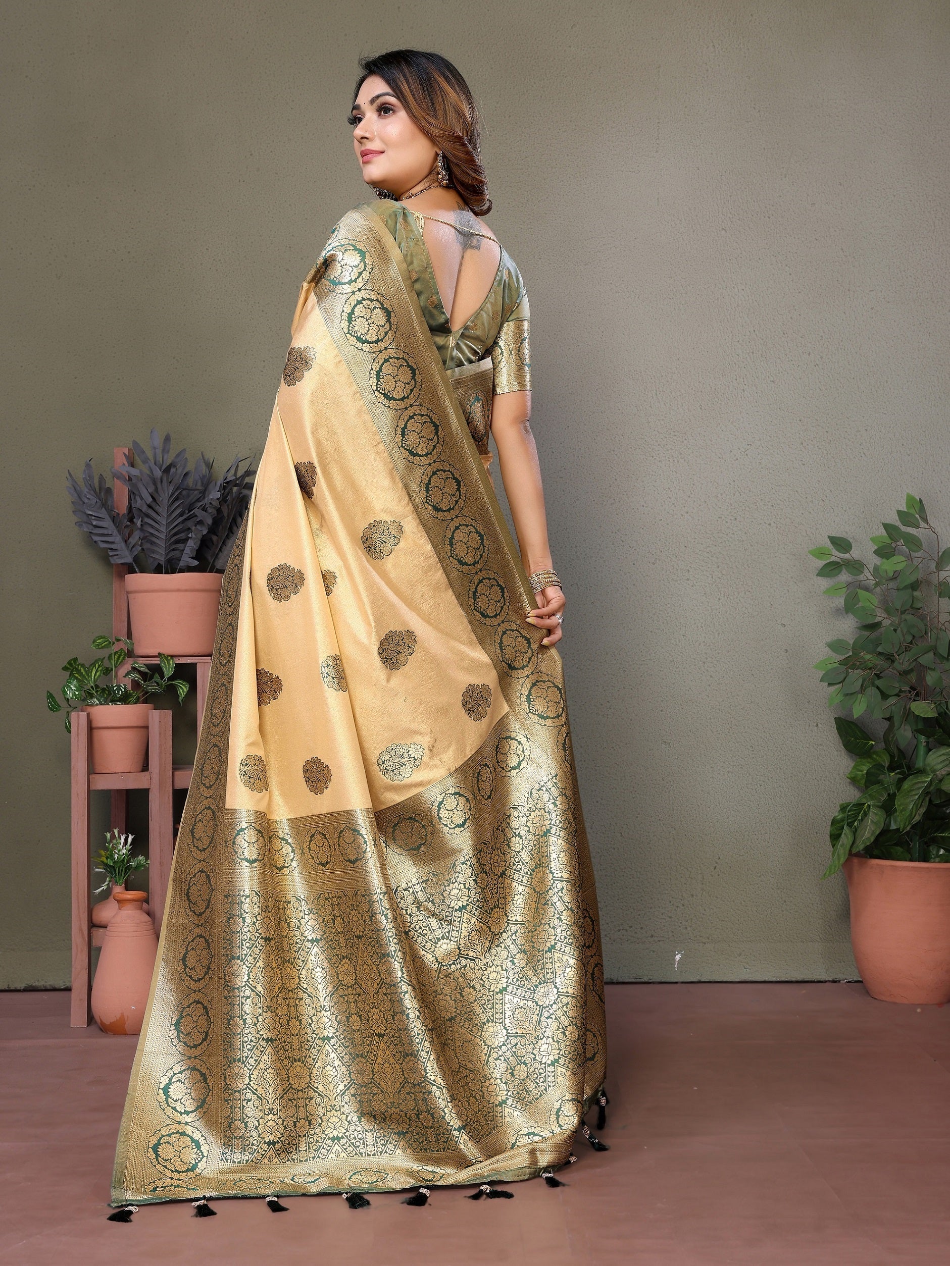 Vedant Vastram Viscose Silk Kanjeevaram Silk Saree - Green