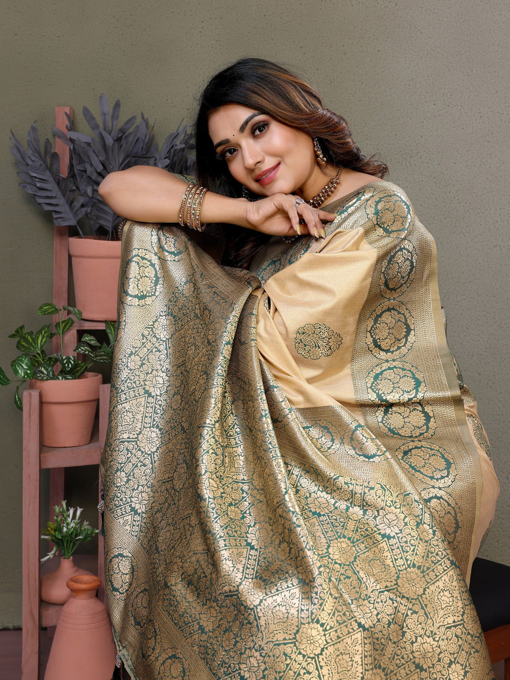 Vedant Vastram Viscose Silk Kanjeevaram Silk Saree - Green