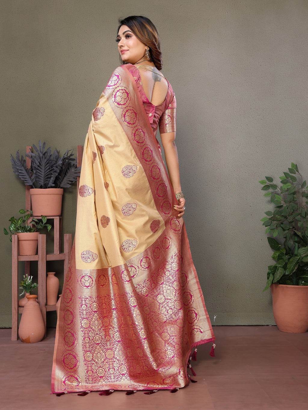 Vedant Vastram Viscose Silk Kanjeevaram Silk Saree - Pink