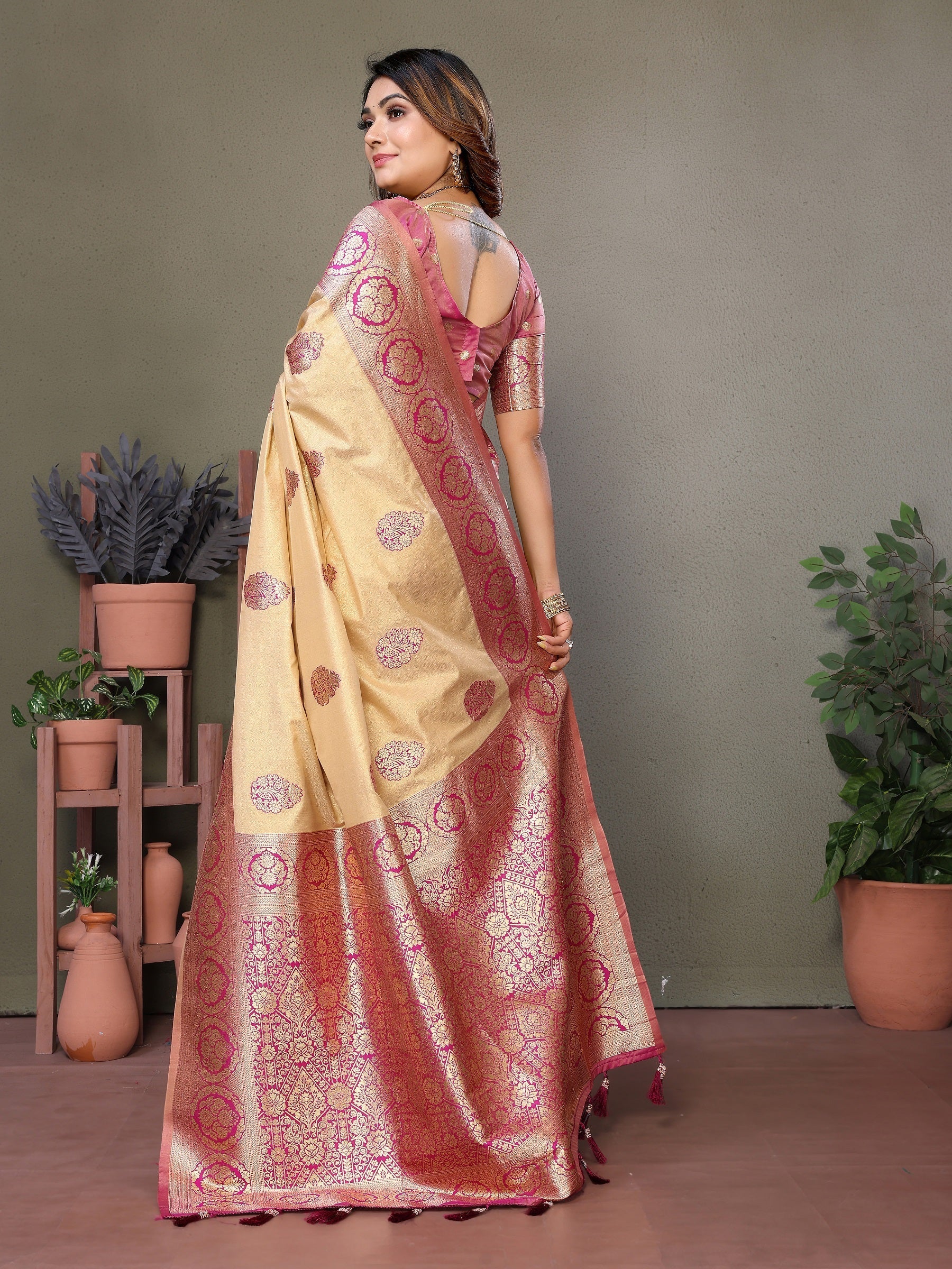 Vedant Vastram Viscose Silk Kanjeevaram Silk Saree - Pink