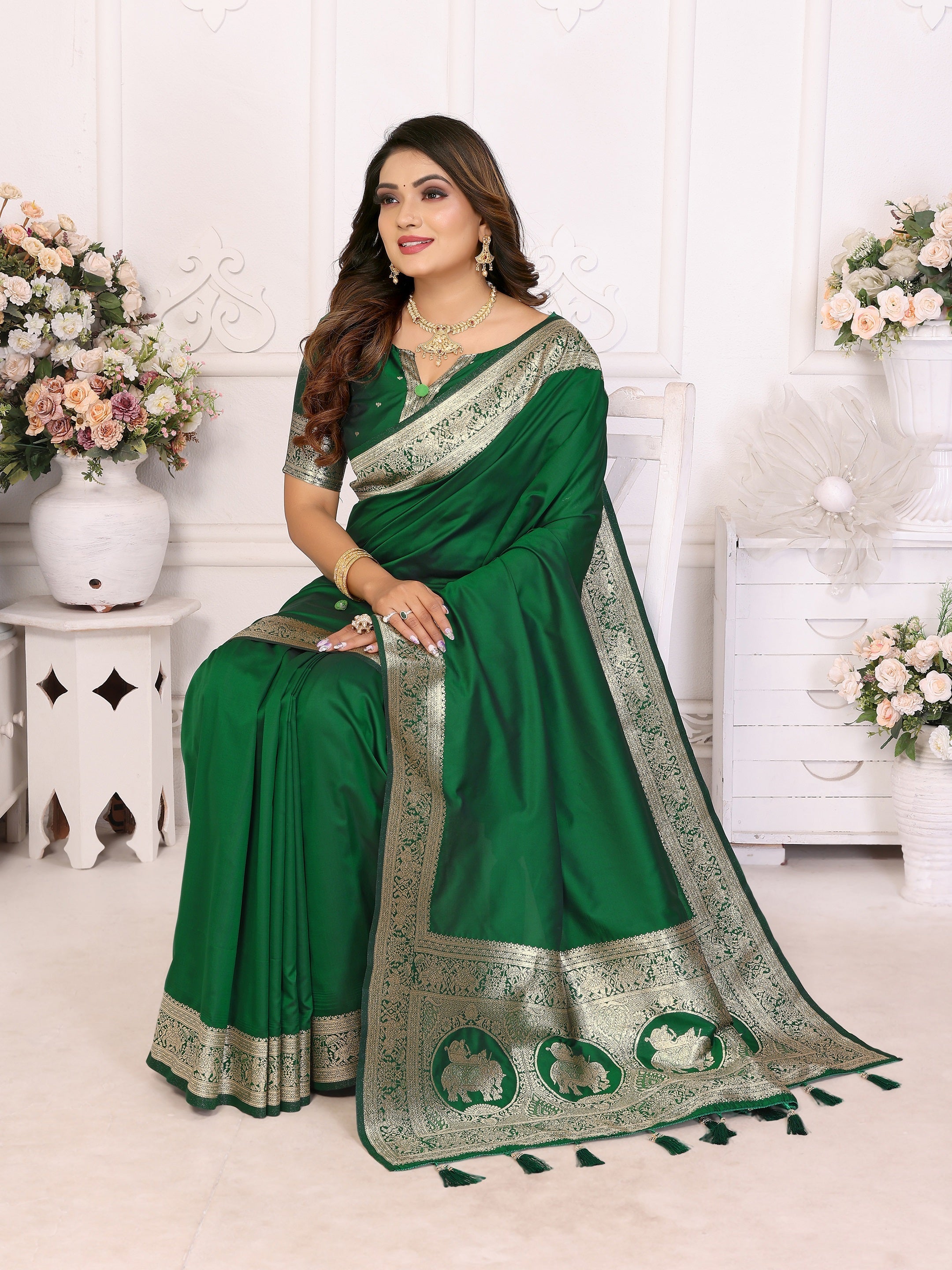Vedant Vastram Soft Litchi Silk Banarasi Silk Saree - Green