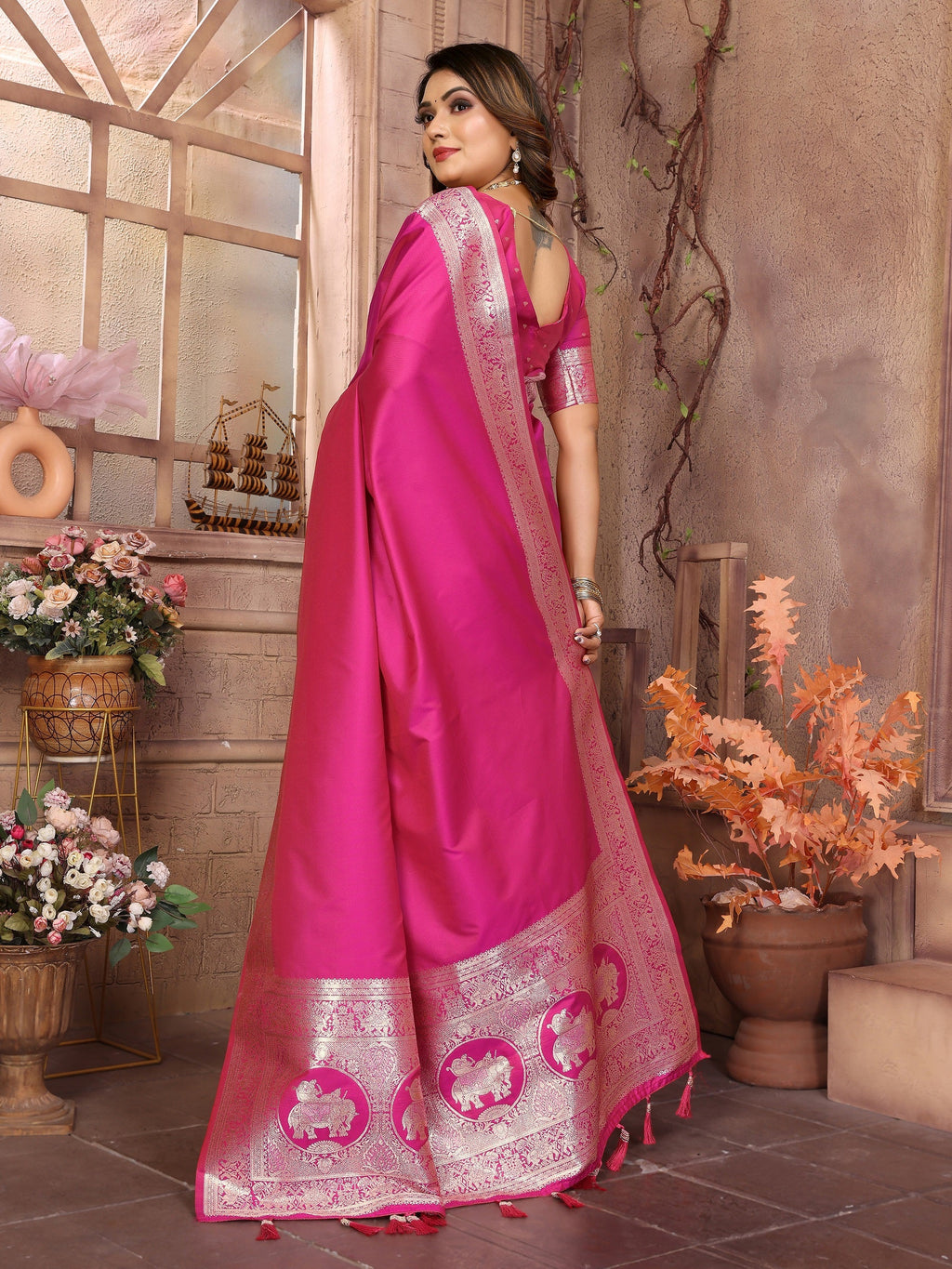 Vedant Vastram Soft Litchi Silk Banarasi Silk Saree - Magenta