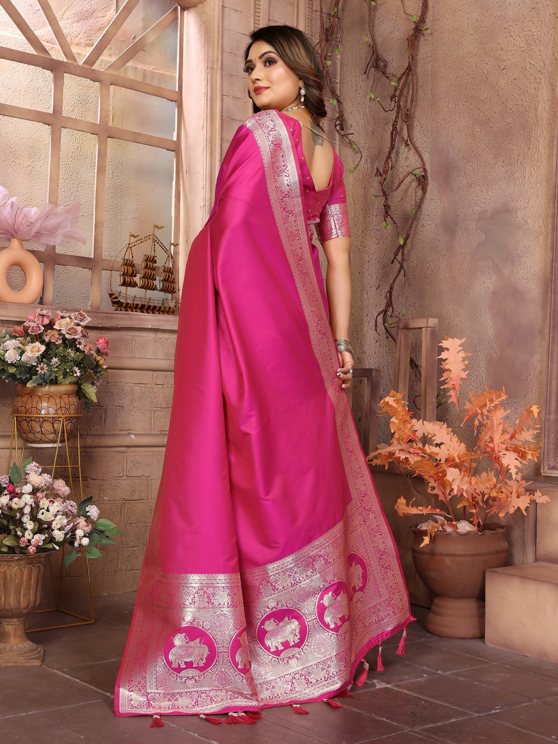 Vedant Vastram Soft Litchi Silk Banarasi Silk Saree - Magenta