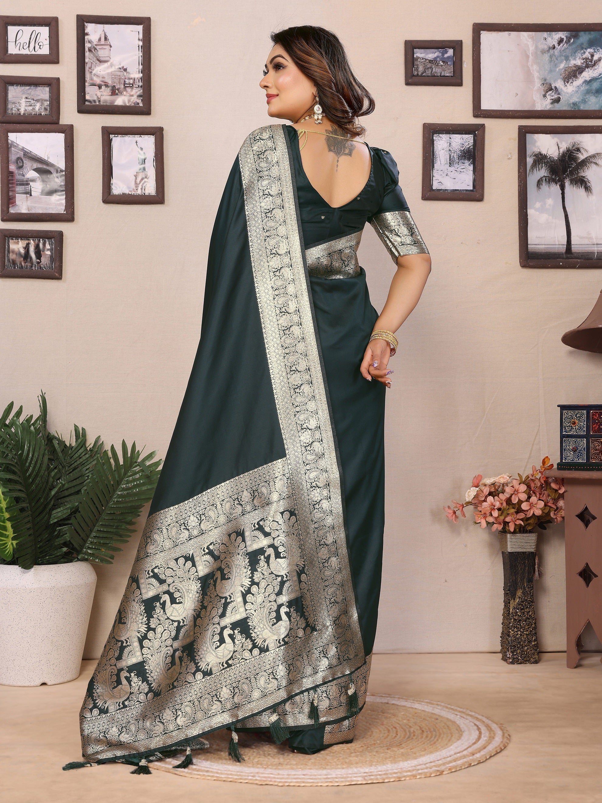 Vedant Vastram Soft Litchi Silk Banarasi Silk Saree - Green