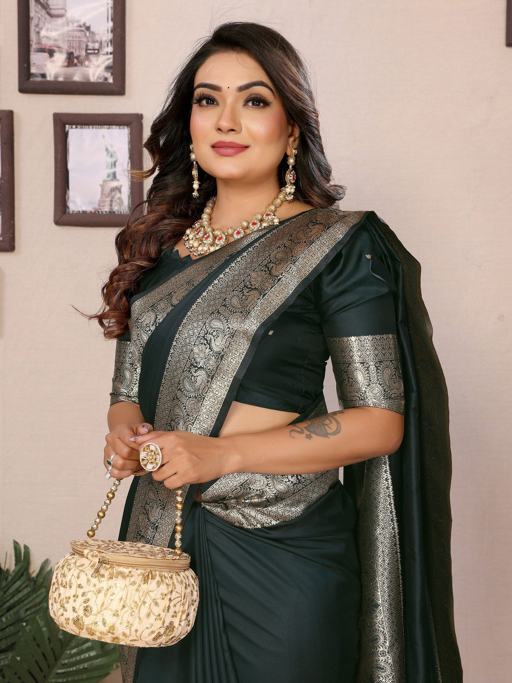 Vedant Vastram Soft Litchi Silk Banarasi Silk Saree - Green