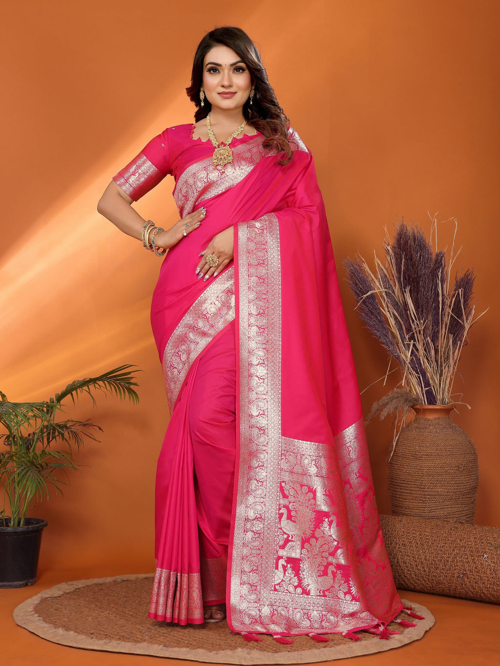 Vedant Vastram Soft Litchi Silk Banarasi Silk Saree - Magenta