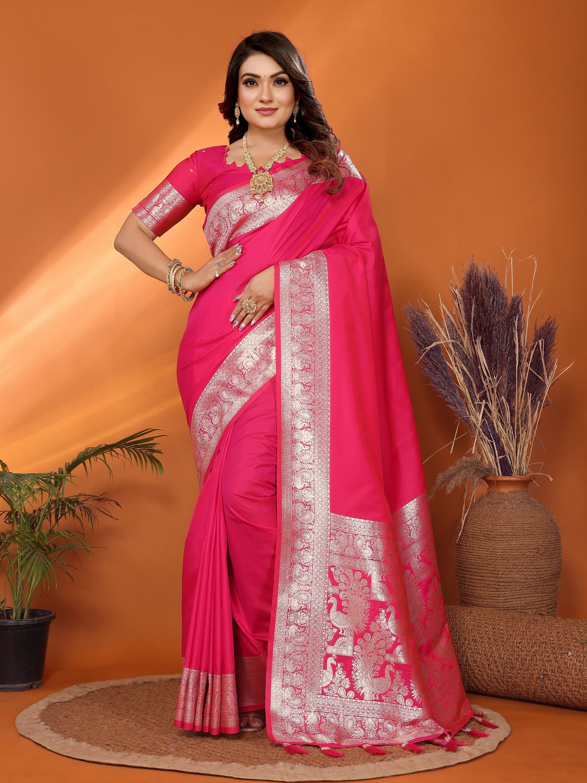 Vedant Vastram Soft Litchi Silk Banarasi Silk Saree - Magenta