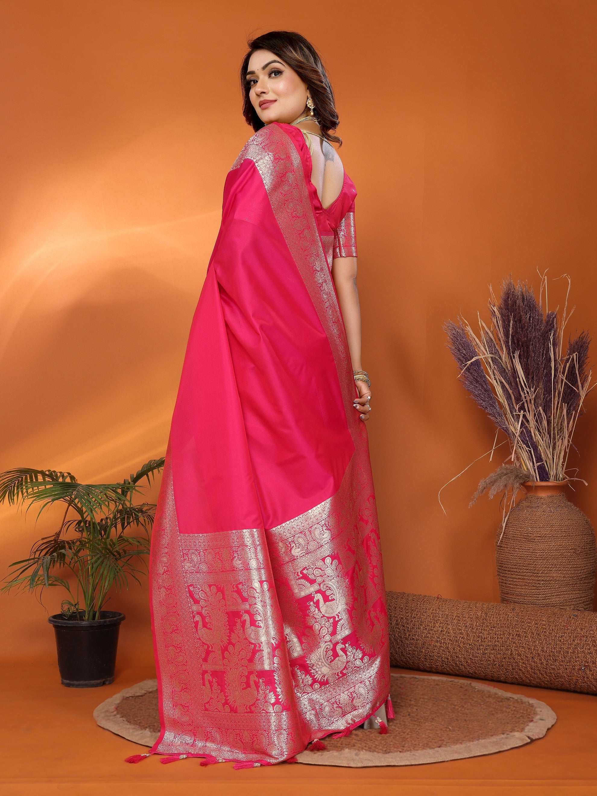 Vedant Vastram Soft Litchi Silk Banarasi Silk Saree - Magenta