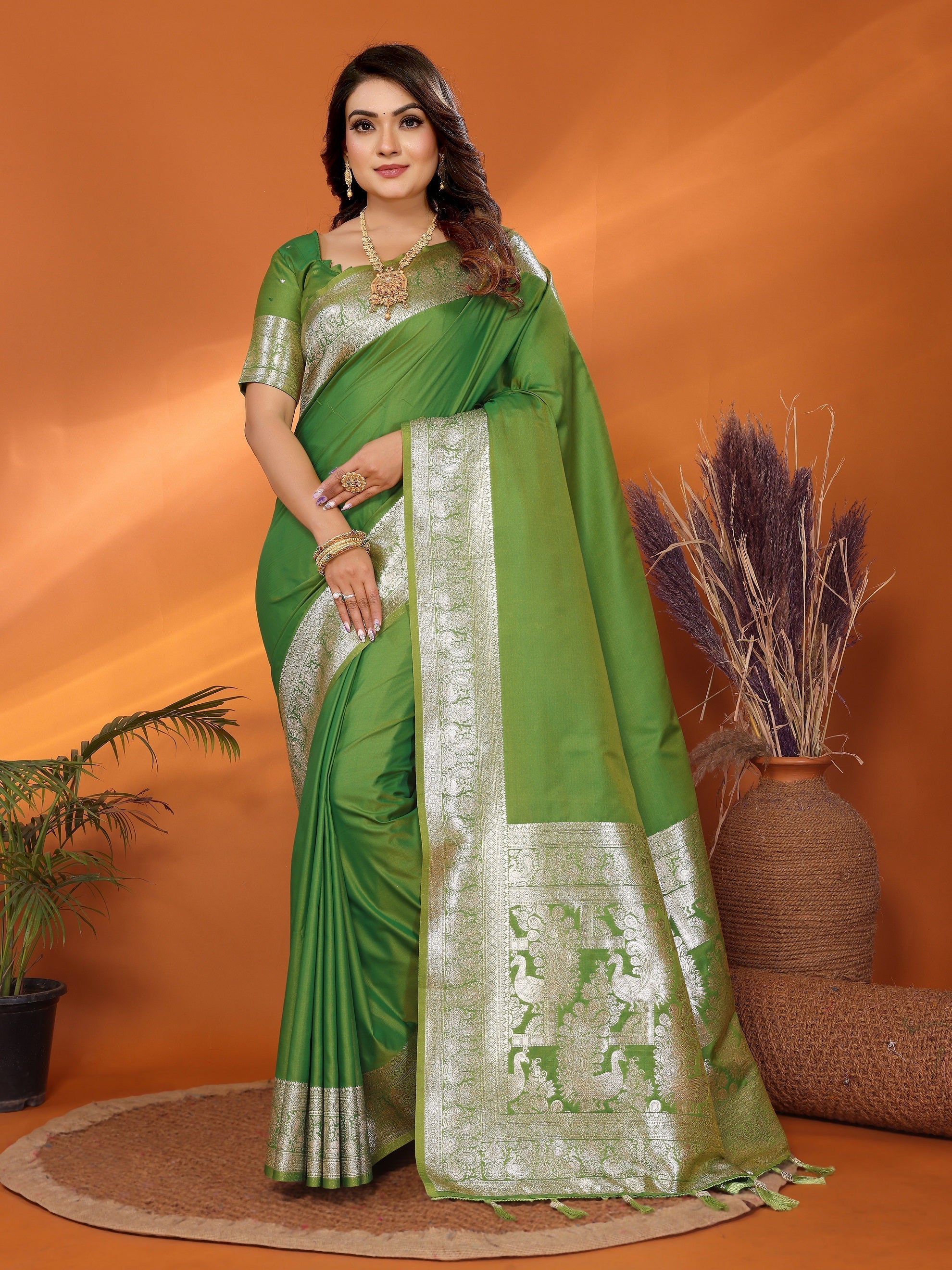 Vedant Vastram Soft Litchi Silk Banarasi Silk Saree - Mahendi