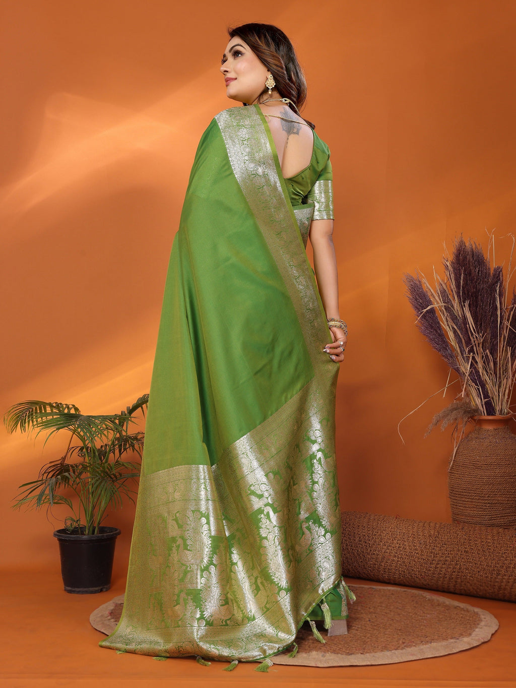 Vedant Vastram Soft Litchi Silk Banarasi Silk Saree - Mahendi
