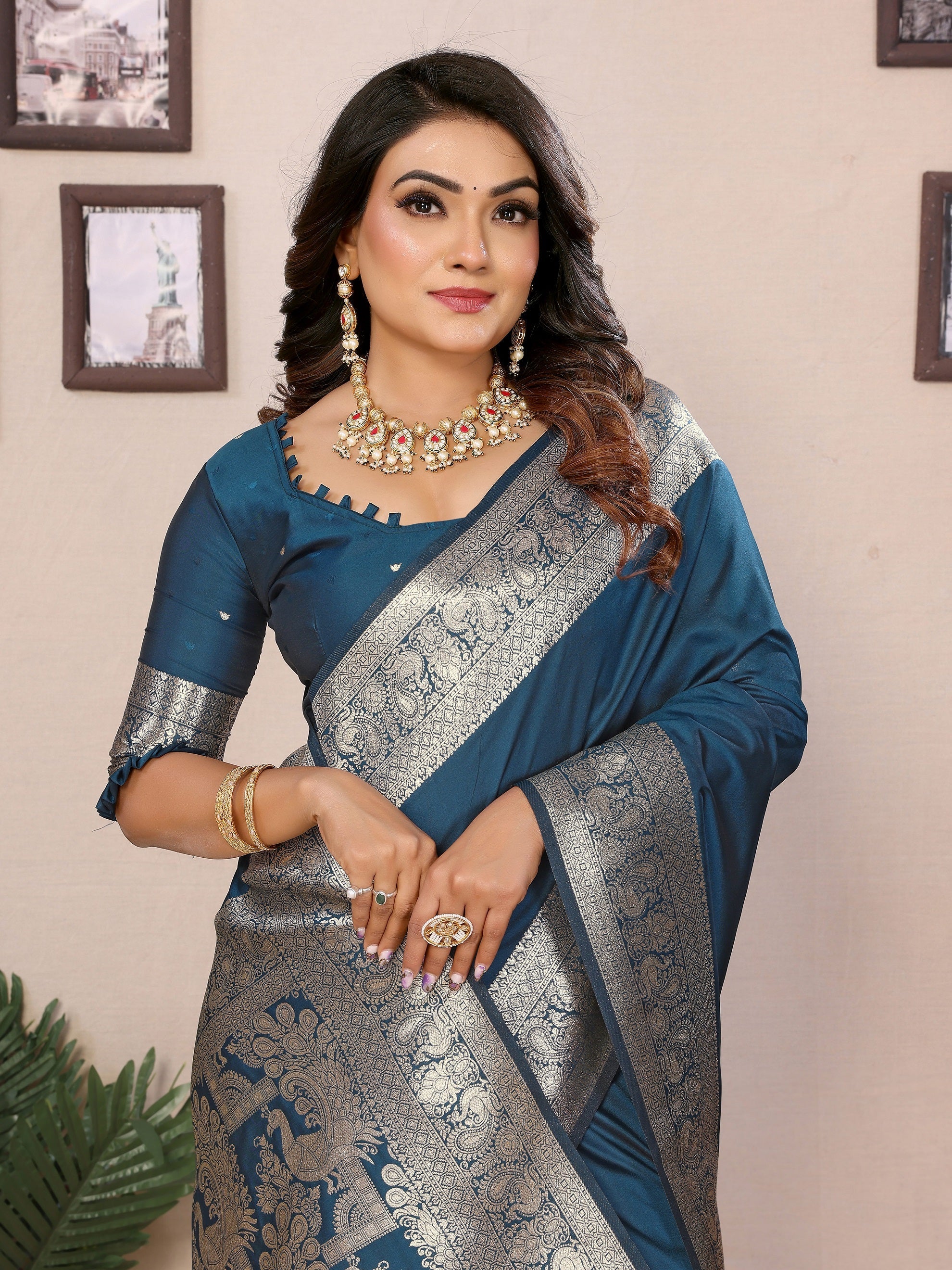 Vedant Vastram Soft Litchi Silk Banarasi Silk Saree - Morpich