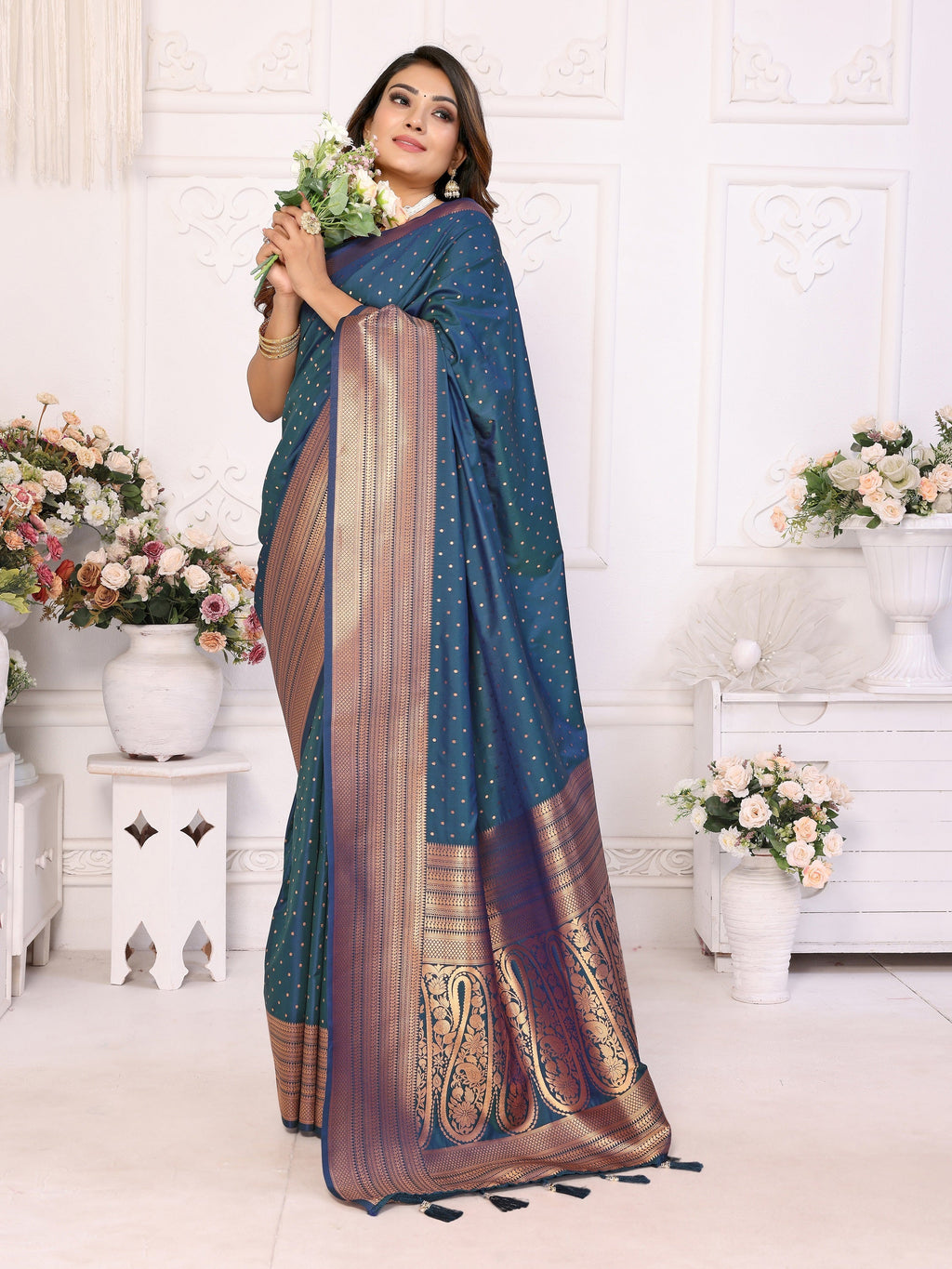 Vedant Vastram Soft Litchi Silk Banarasi Silk Saree - Navy
