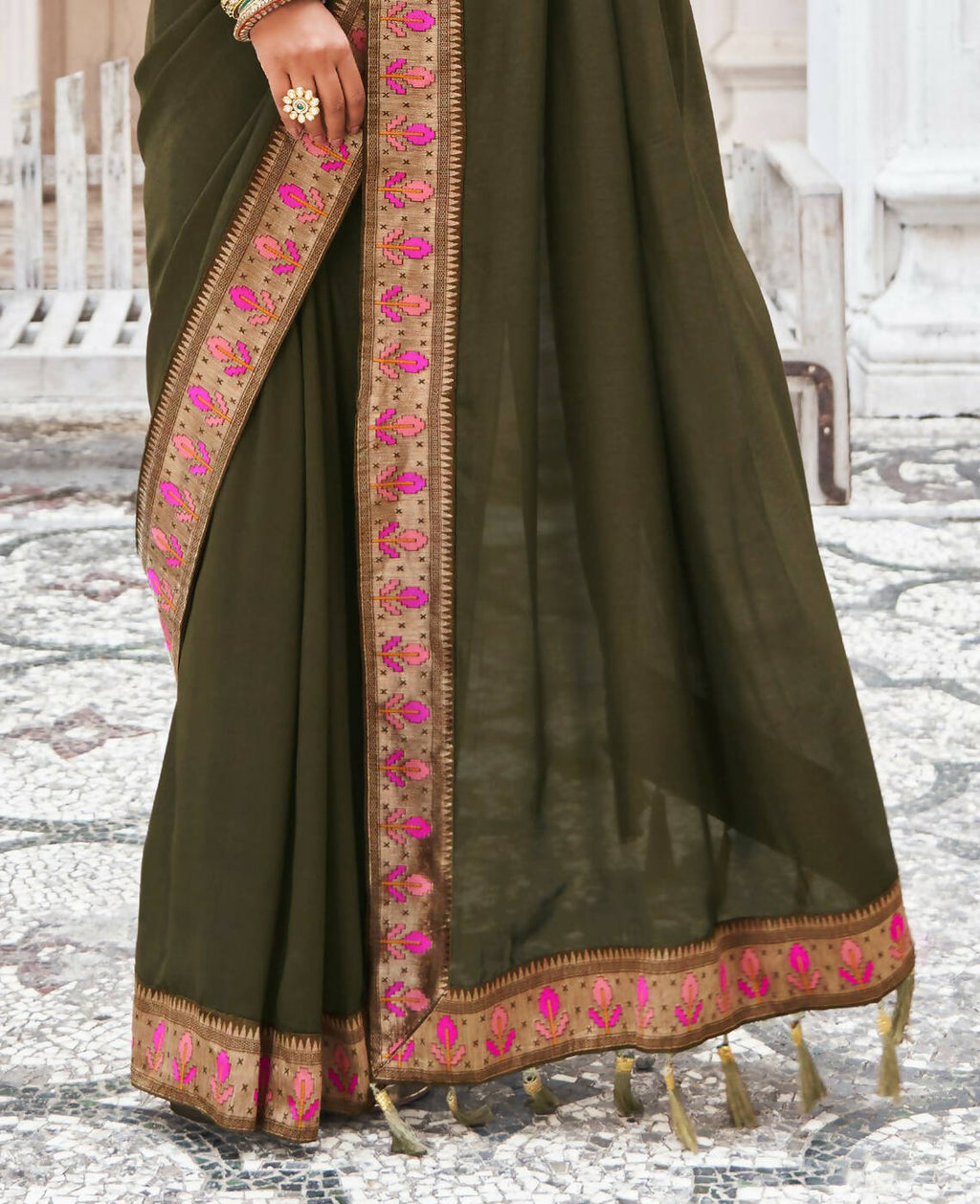 Olive Vichitra Solid Saree With Unstitched Blouse Piece - Juhi