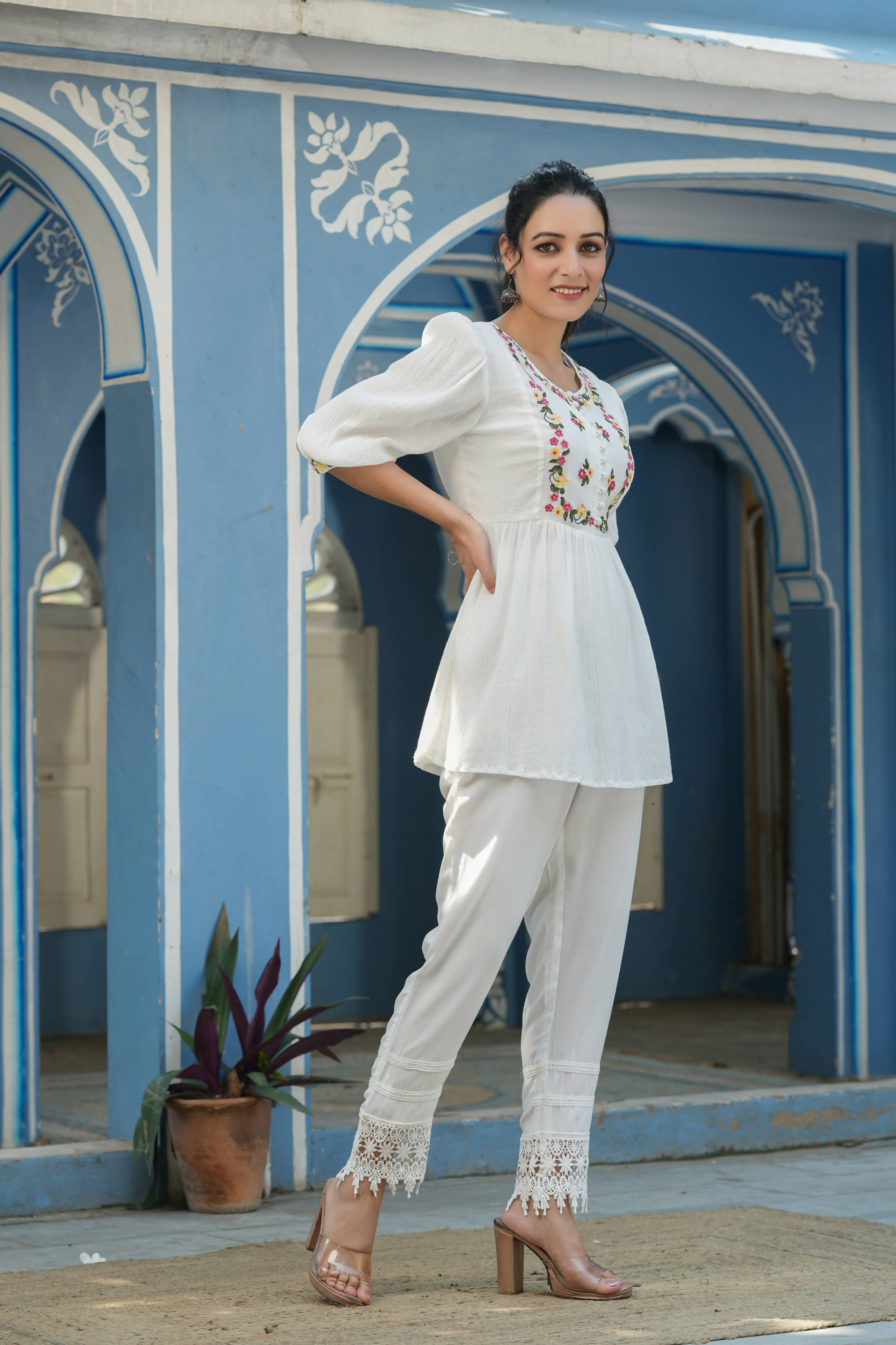 Juniper Women's White Cotton Crepe Floral Embroidered Tunic