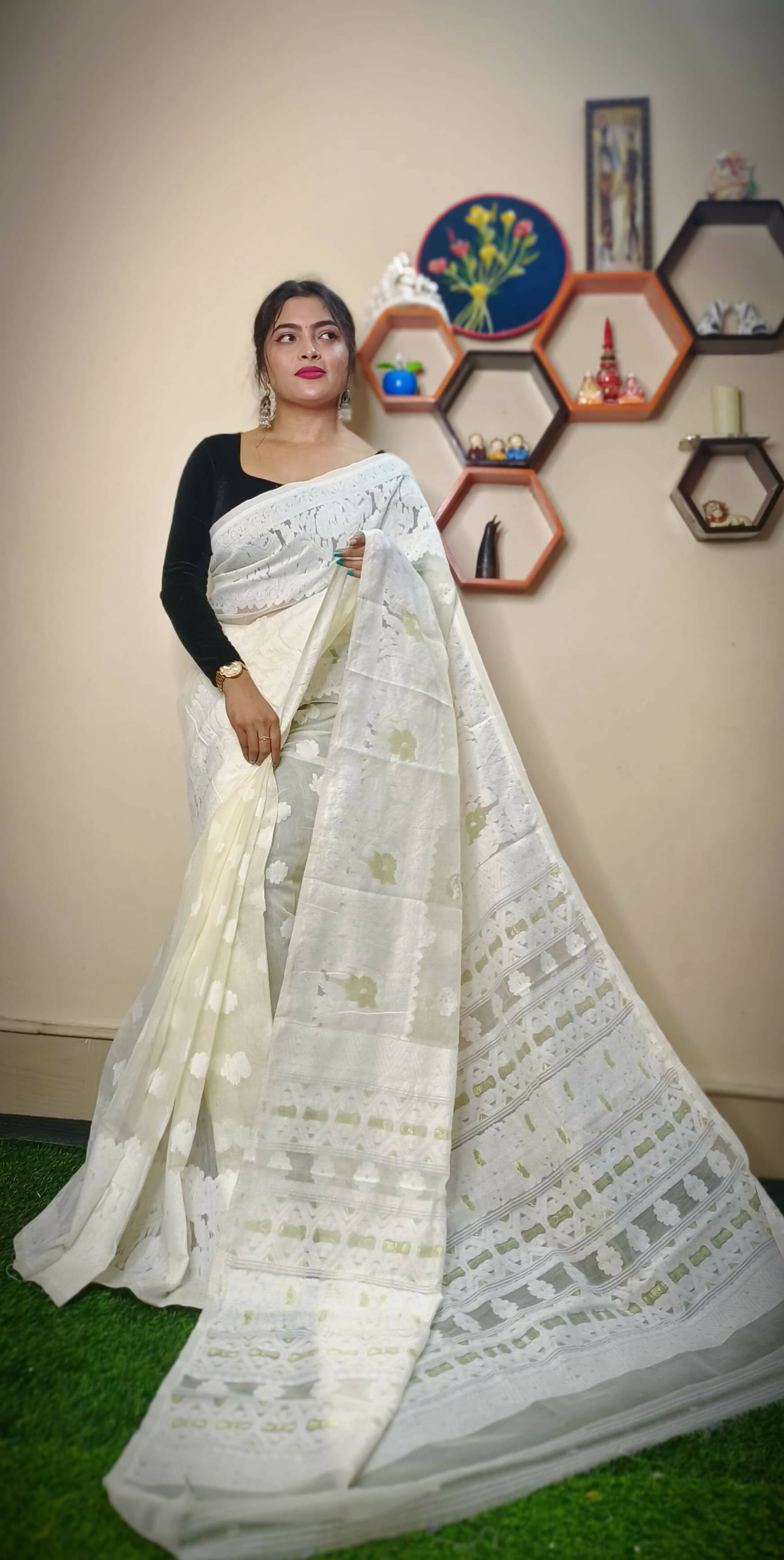 Exclusive Collection Handloom Dhakai Jamdani Saree - Off White