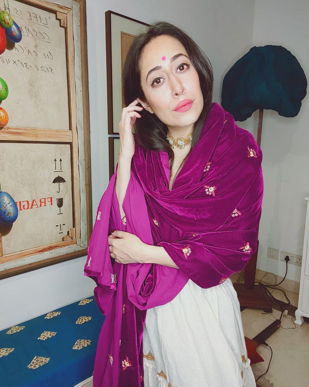 trueBrowns Wine Velvet Embroidered Shawl