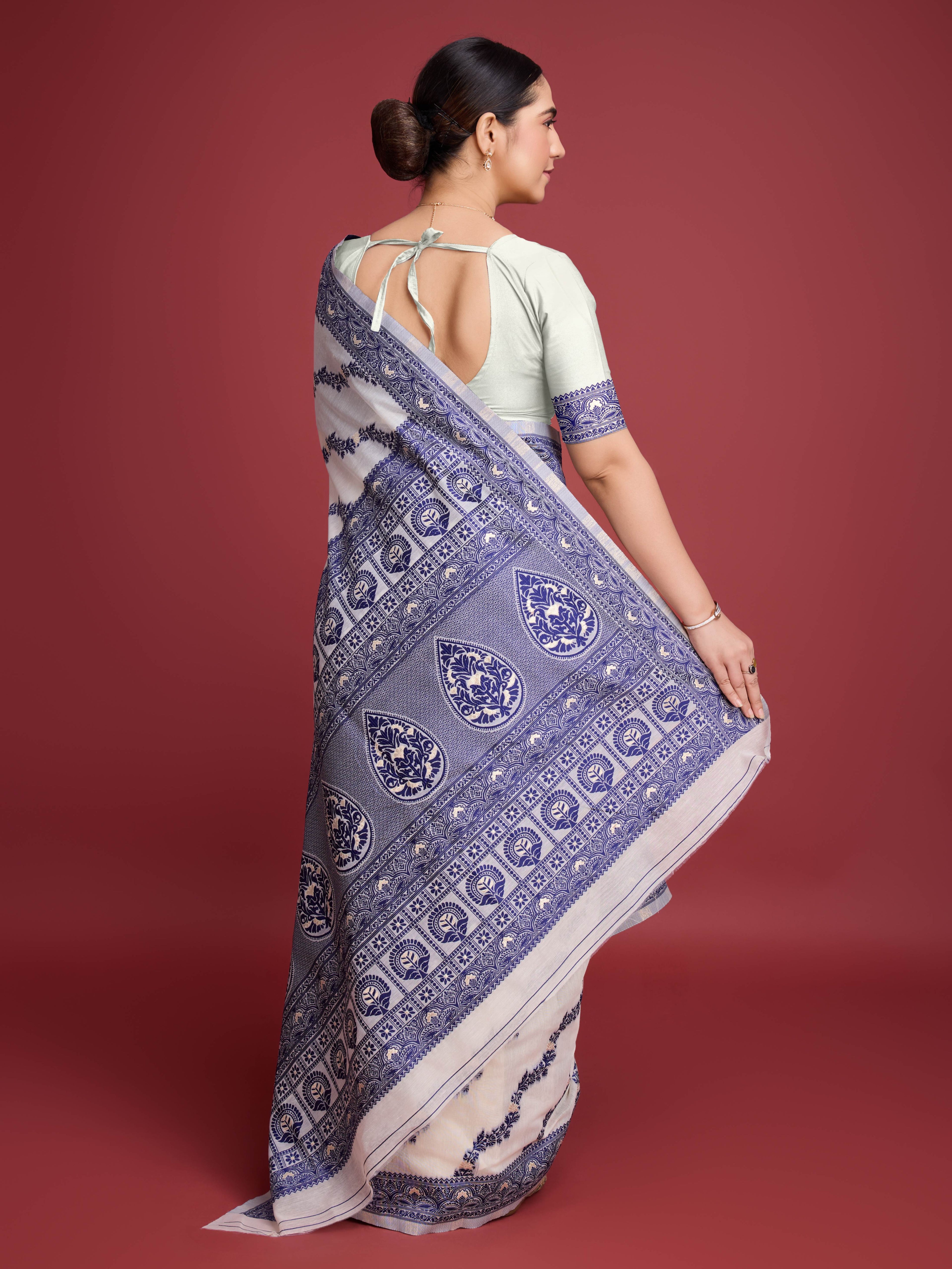 Vedant Vastram Dhakai Jamdani Cotton Saree - Navy