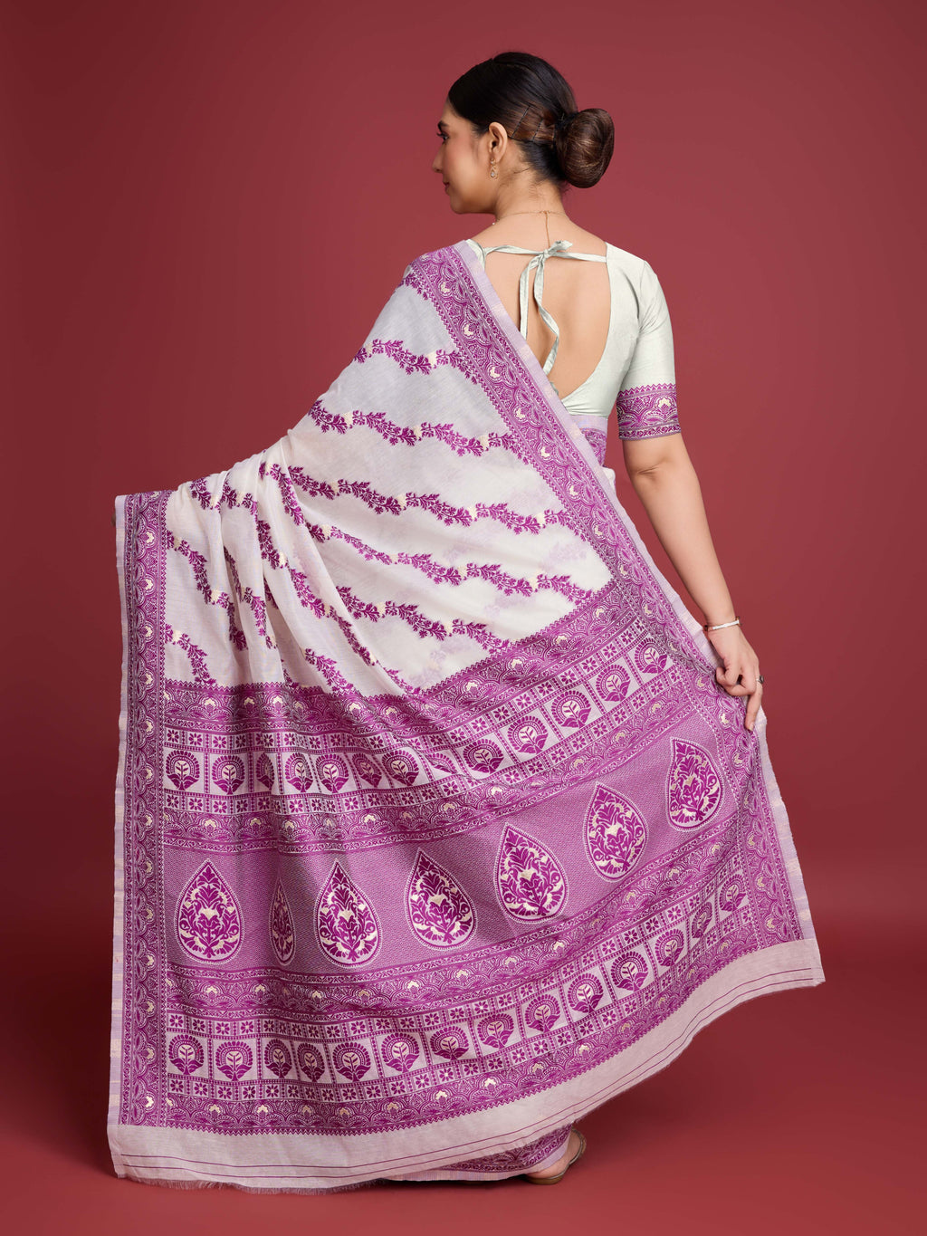 Vedant Vastram Dhakai Jamdani Cotton Saree - Wine