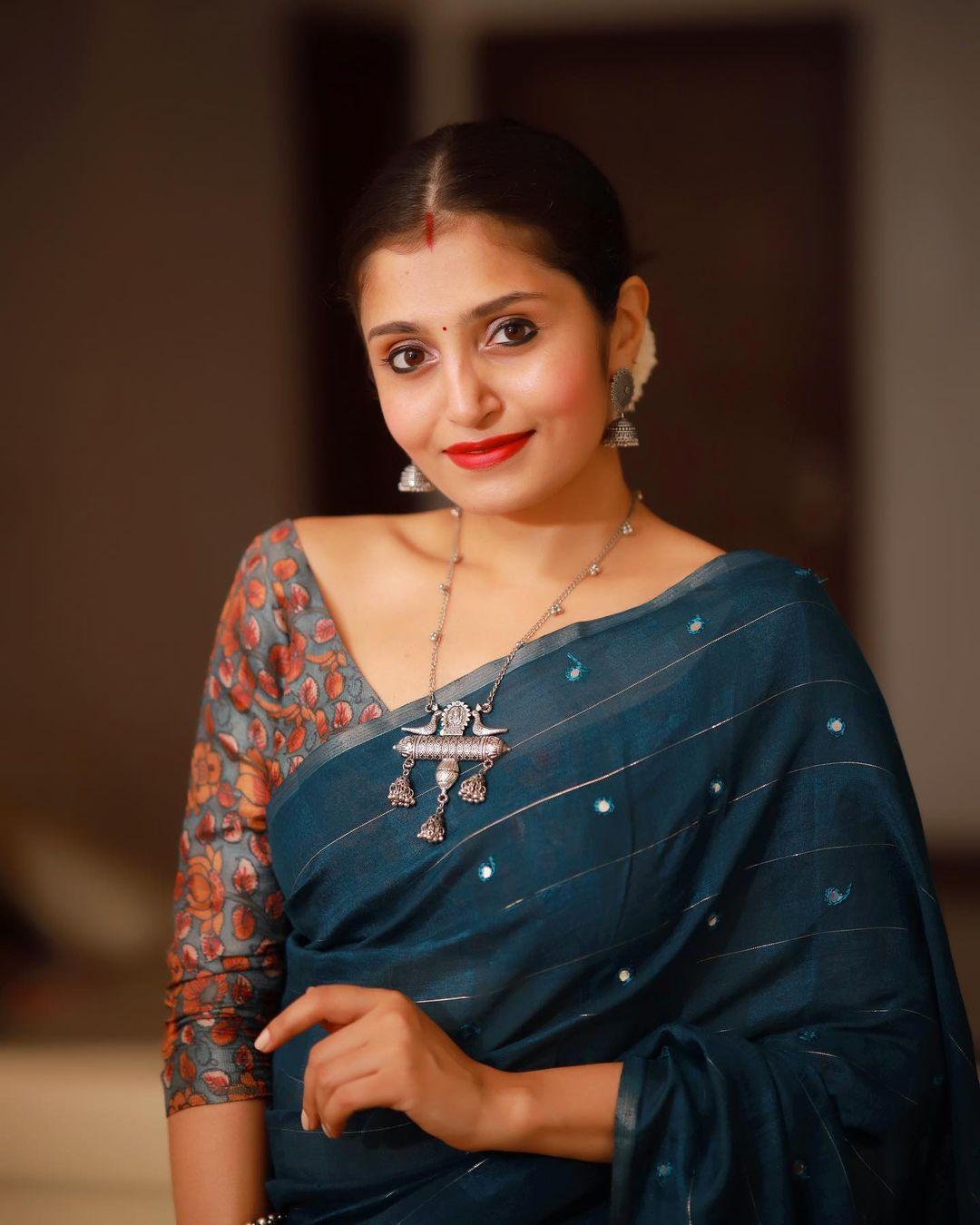 Blue Pure Linen Ethnic Motifs Saree with Unstitched Blouse - Hiral Fashion