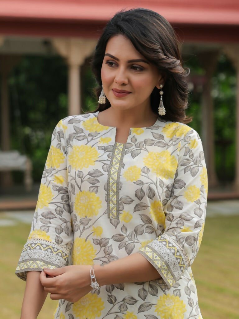 Aramya Straight Soft Cotton Floral Print Women's Kurta - Yellow