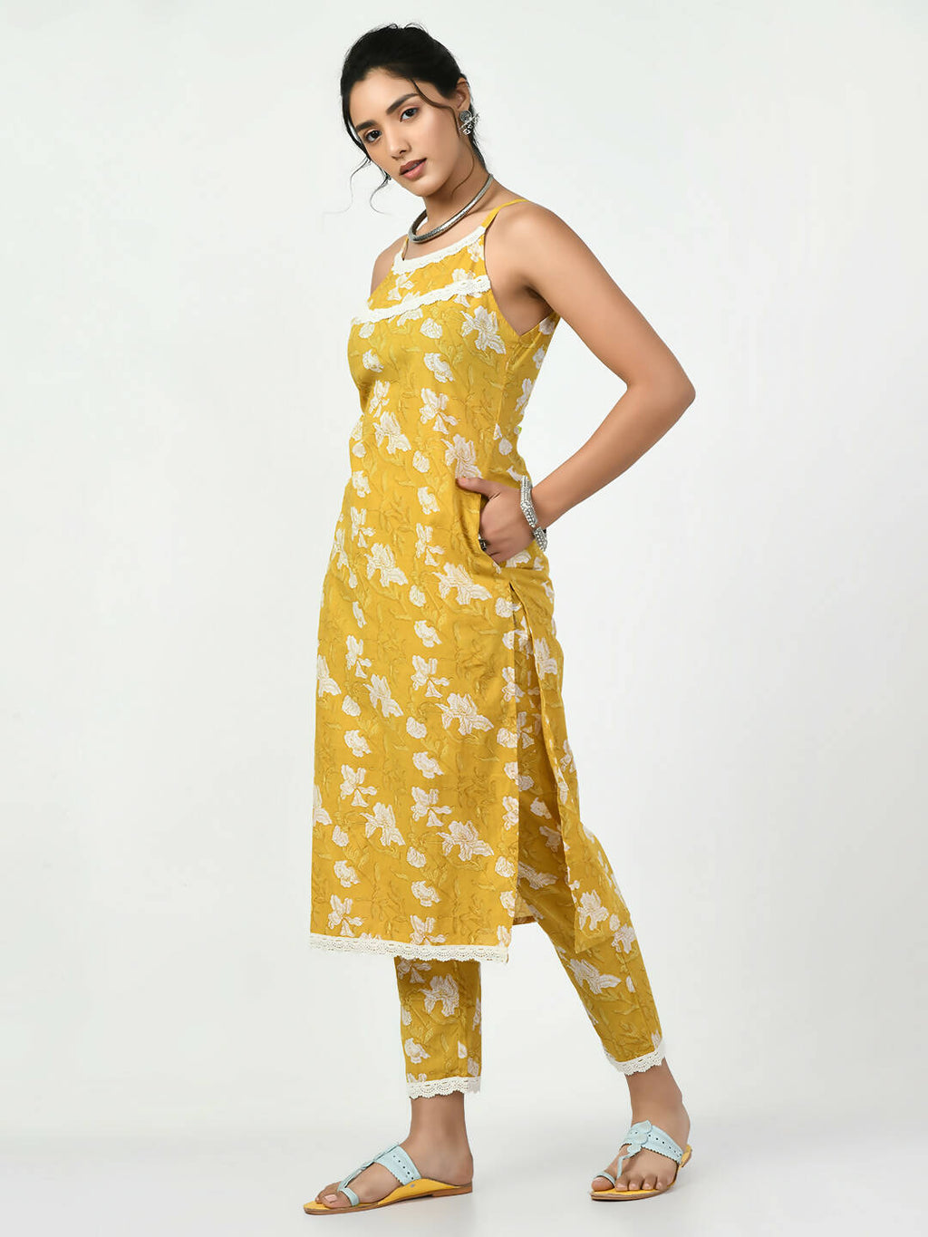 Myshka Women's Yellow Printed Kurta With Trouser
