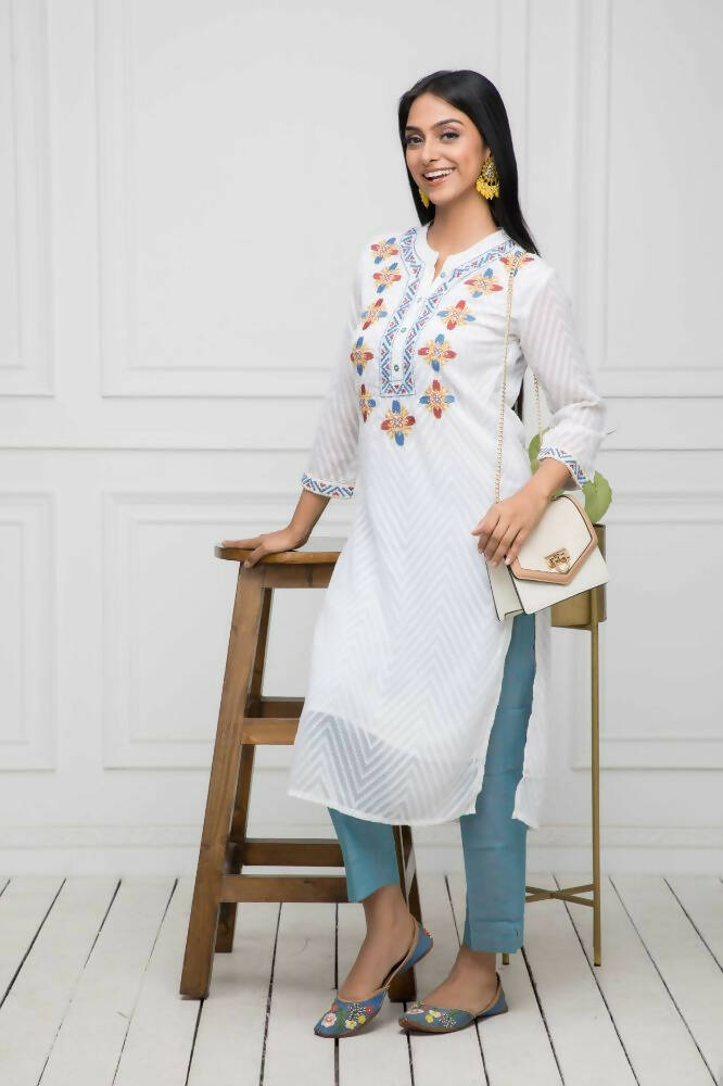 Myshka Women Solid Georgette Straight V-Neck White Kurtas