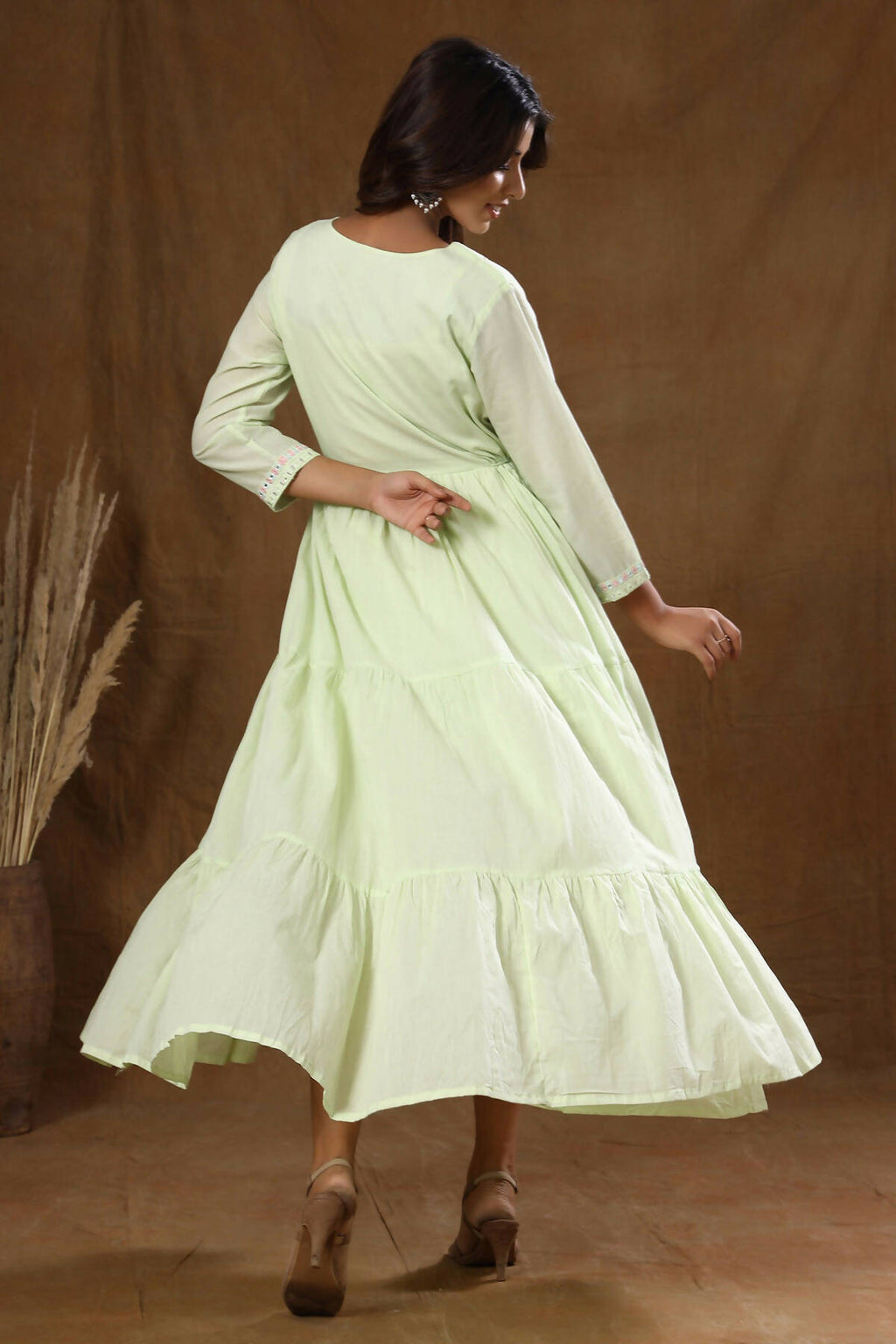 Kaajh Women's Green Mirror Embellishment Anarkali Kurta